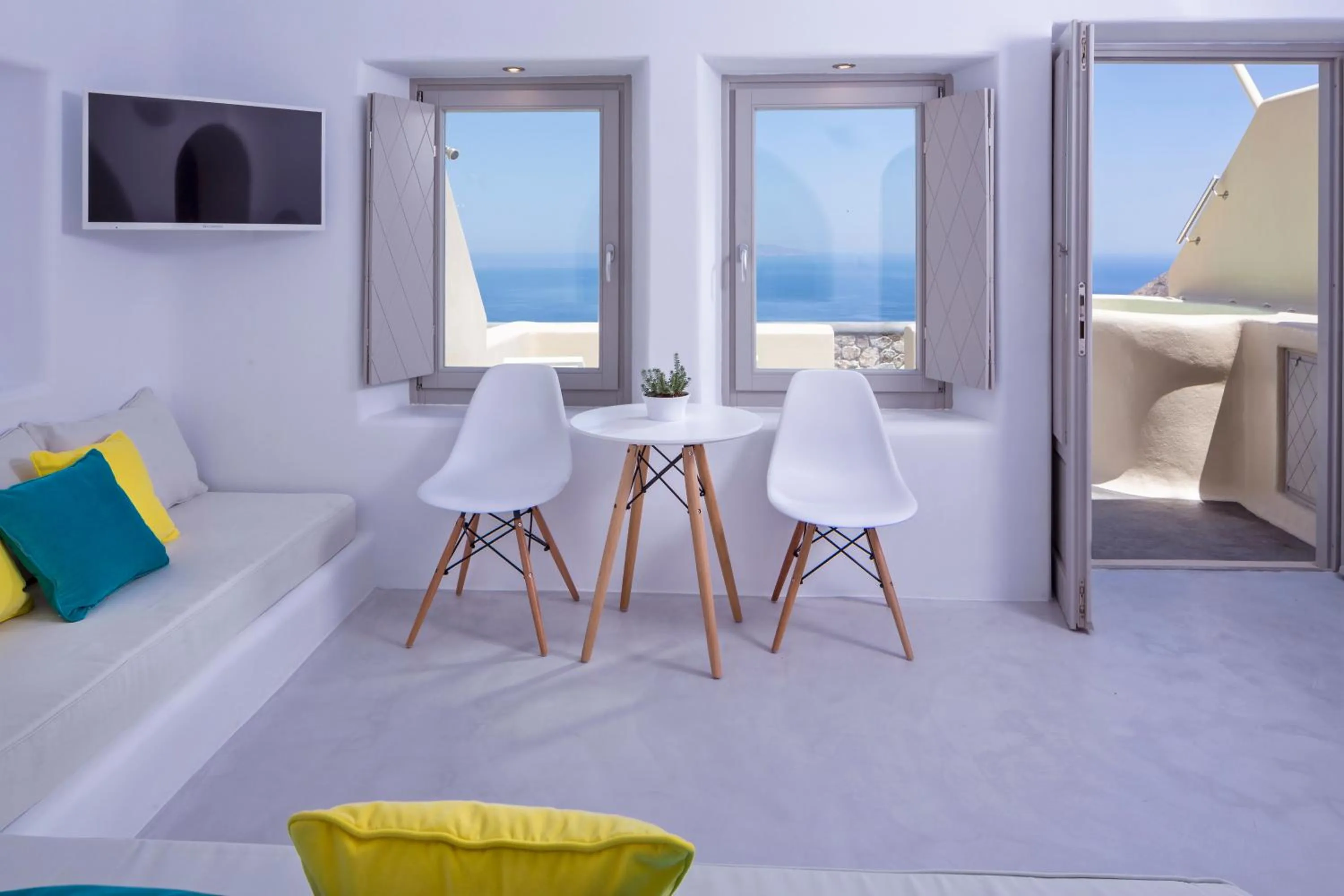 Living room in Skyfall Suites - Adults Only