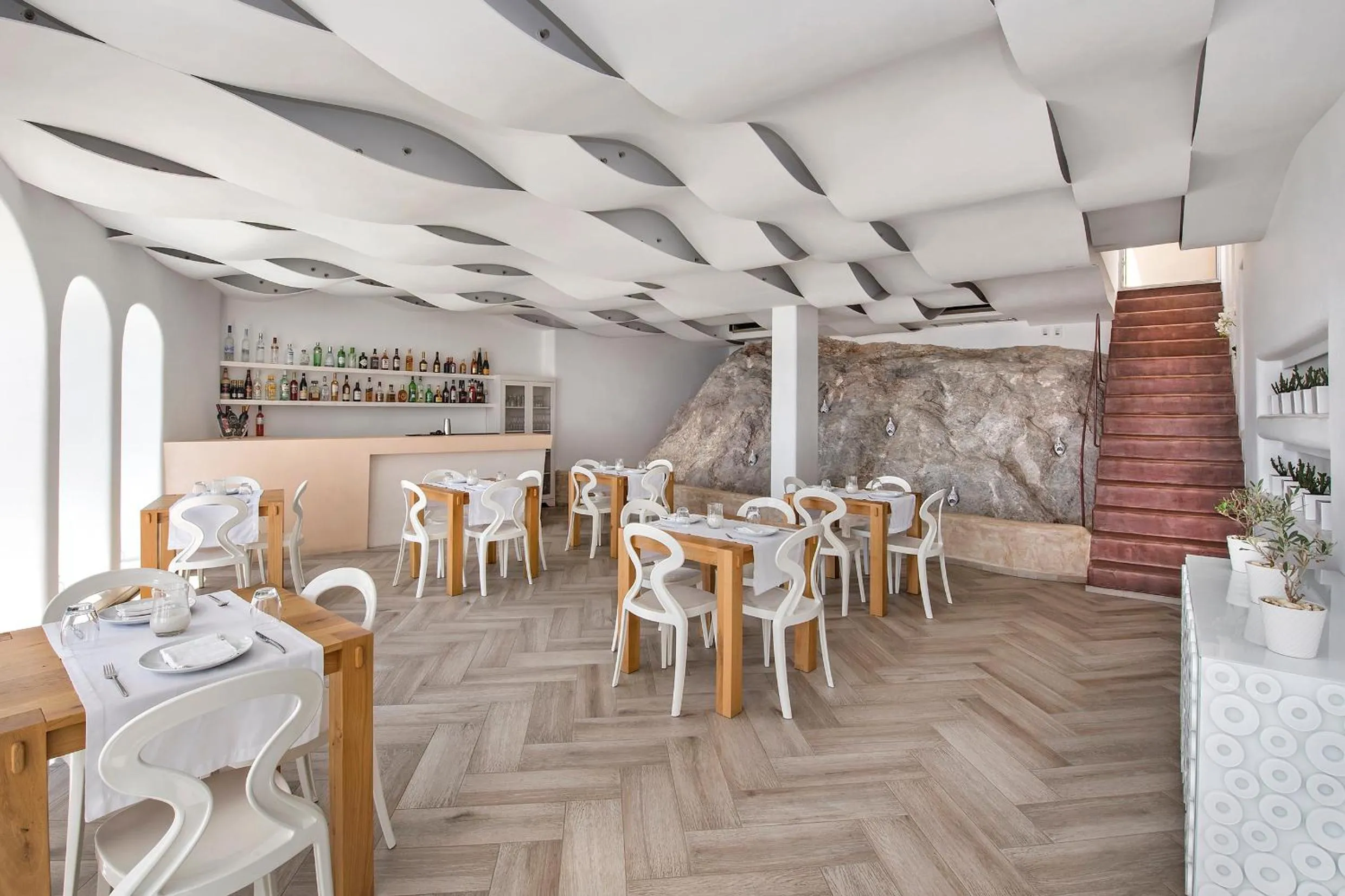 Restaurant/places to eat in Skyfall Suites - Adults Only