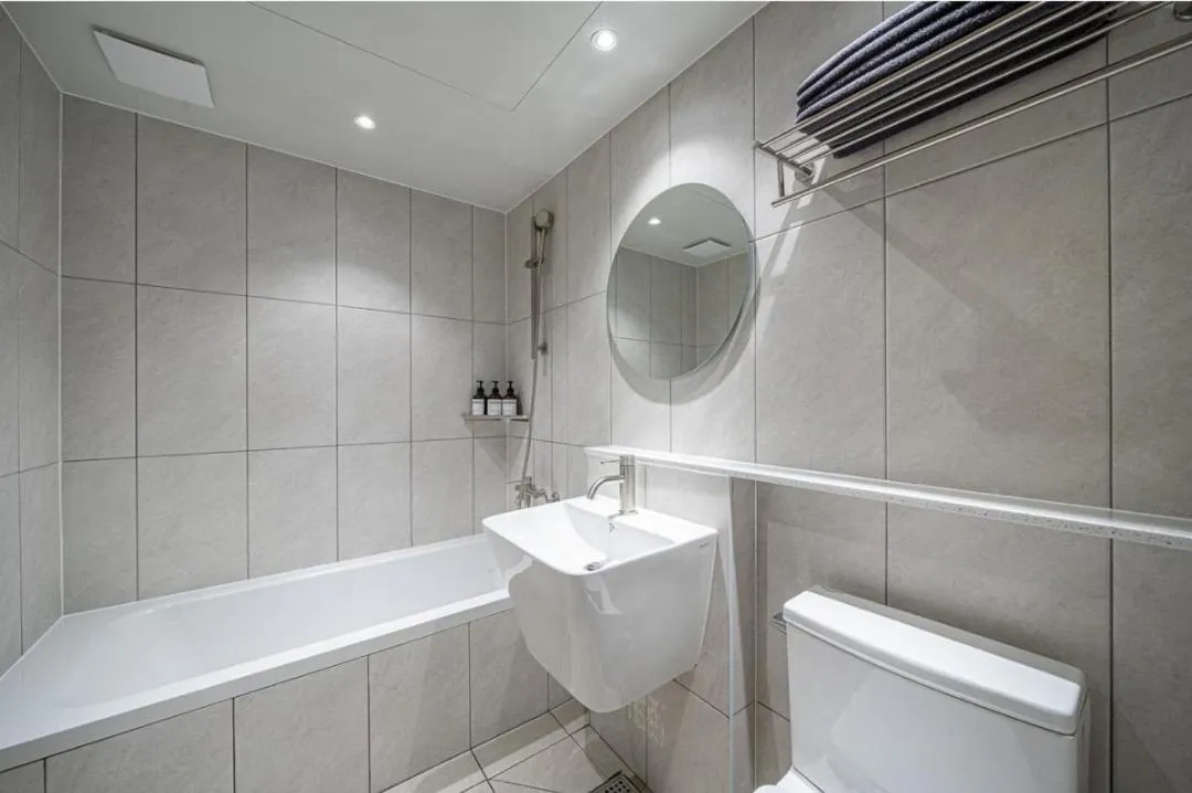 Brown Dot Hotel South Gumi