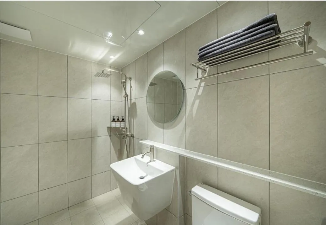 Brown Dot Hotel South Gumi