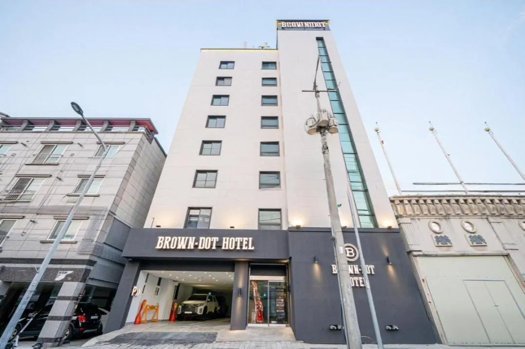 Brown Dot Hotel South Gumi