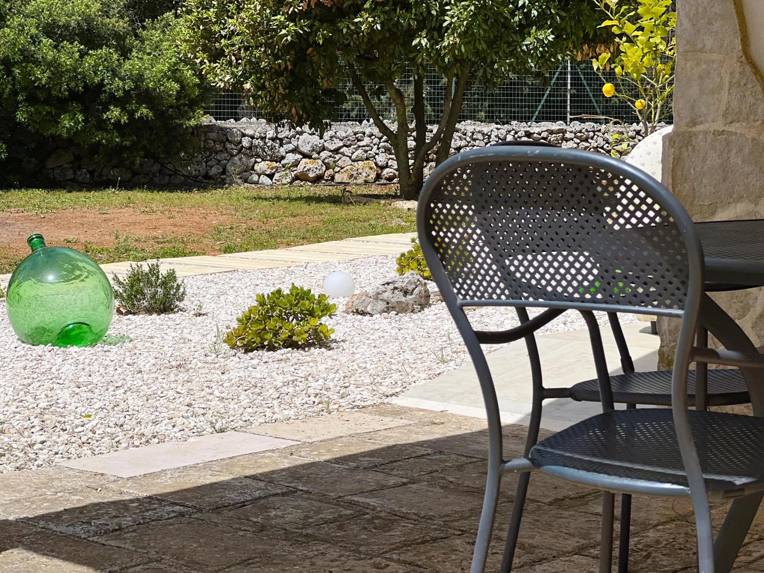 Garden in La Maison One B&B