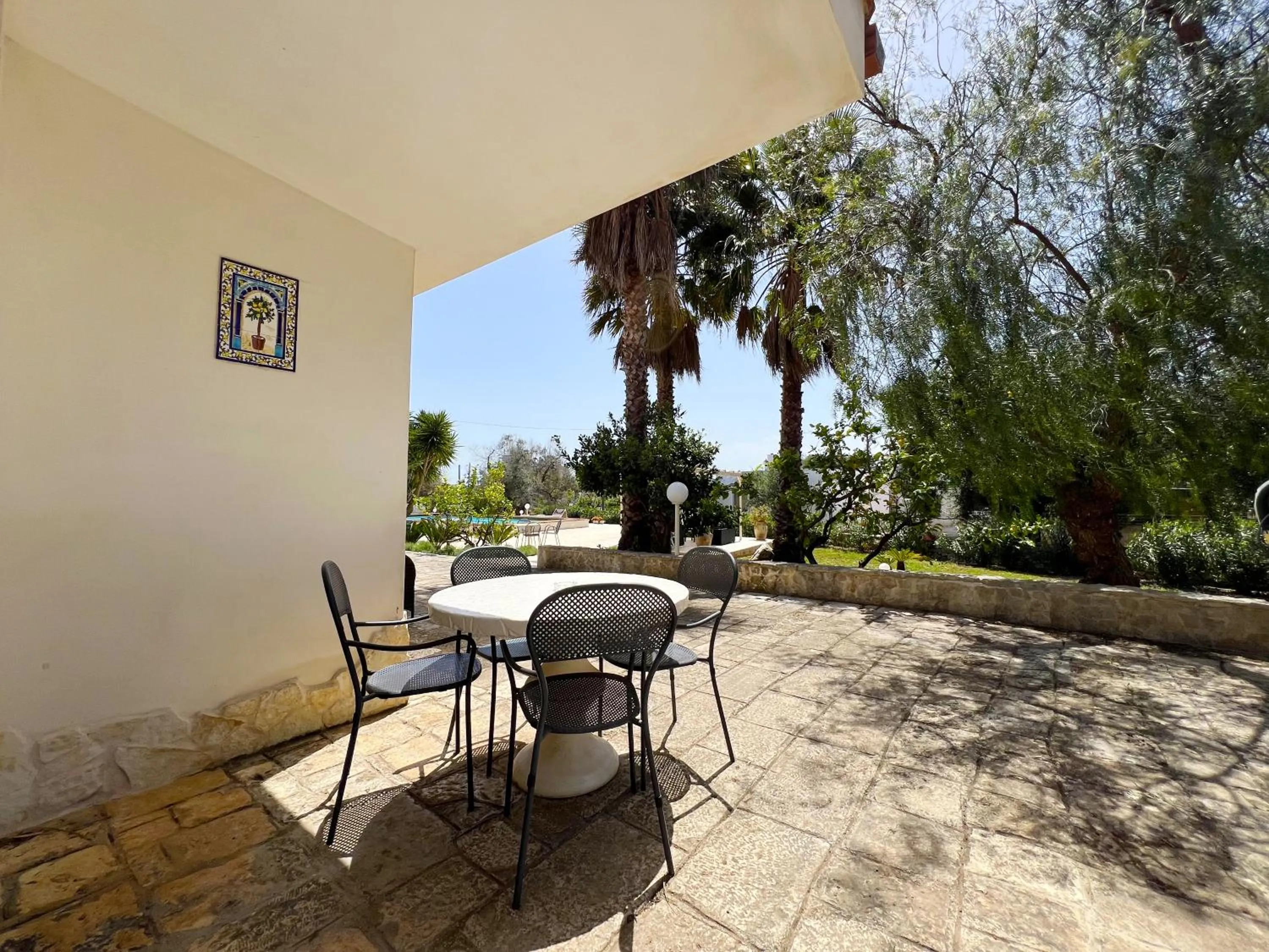 Garden in La Maison One B&B