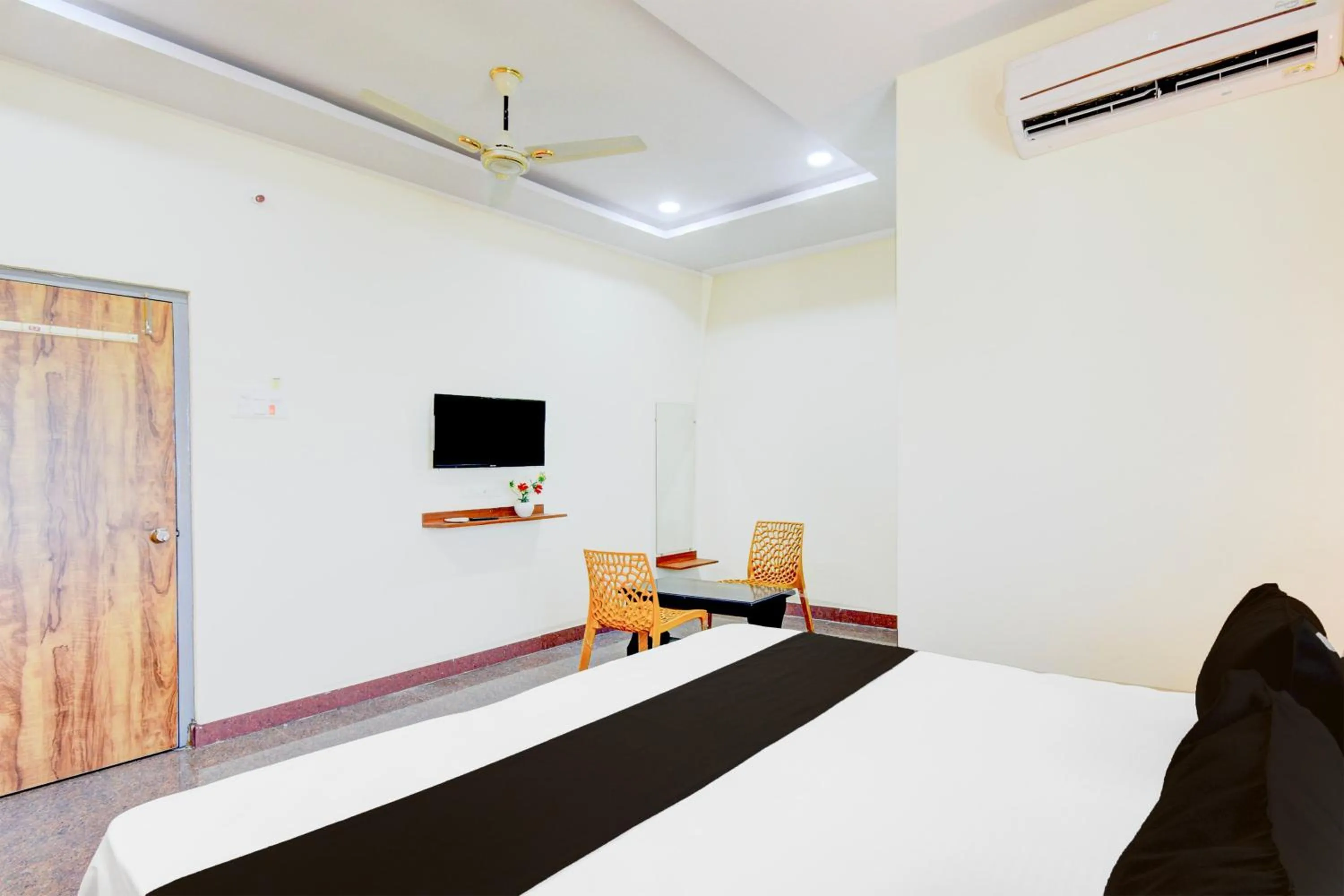 Bedroom, Bed in Hotel O SRINIVASA RESIDENCY