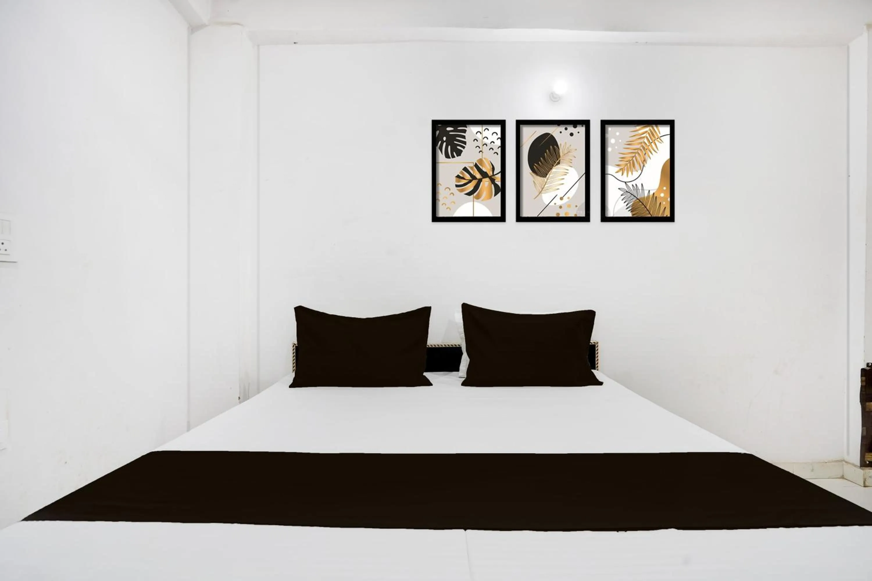 Bedroom in Hotel O by OYO IC Tower