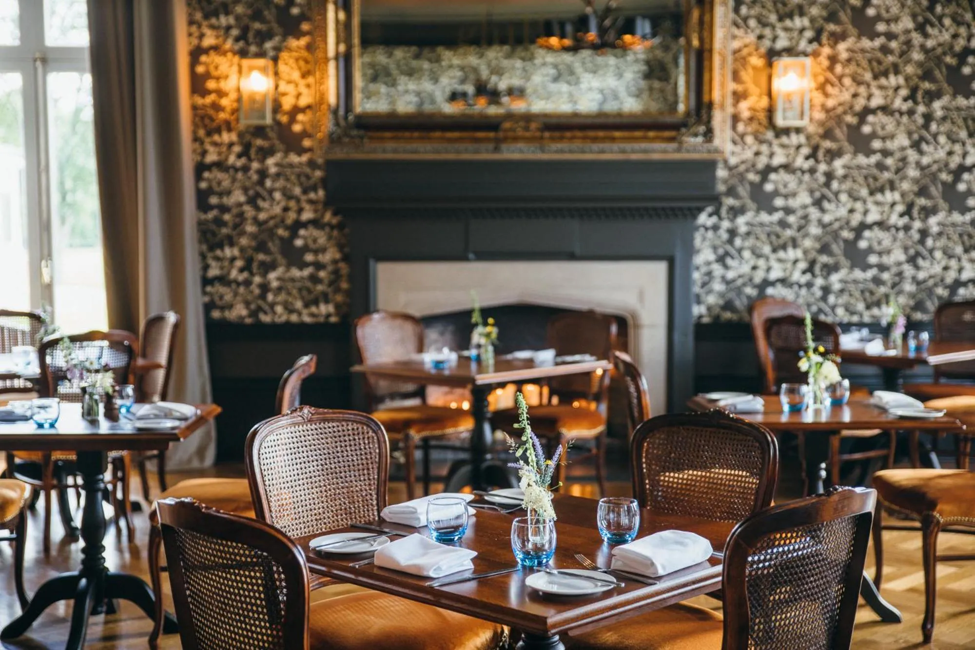 Restaurant/places to eat in Cornhill Castle