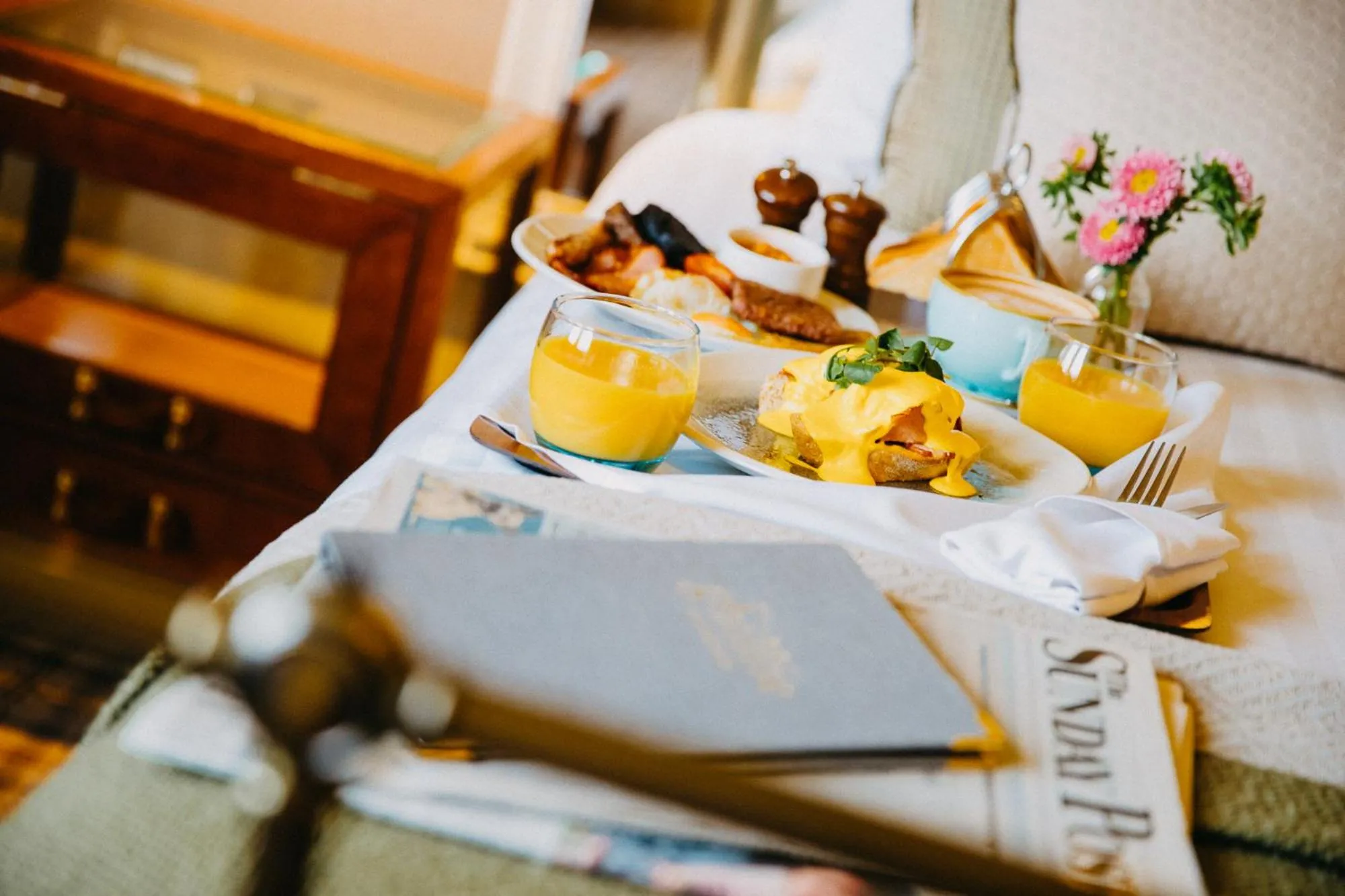 Breakfast in Cornhill Castle