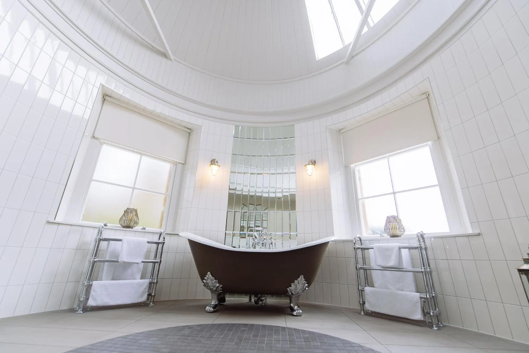 Bath in Cornhill Castle