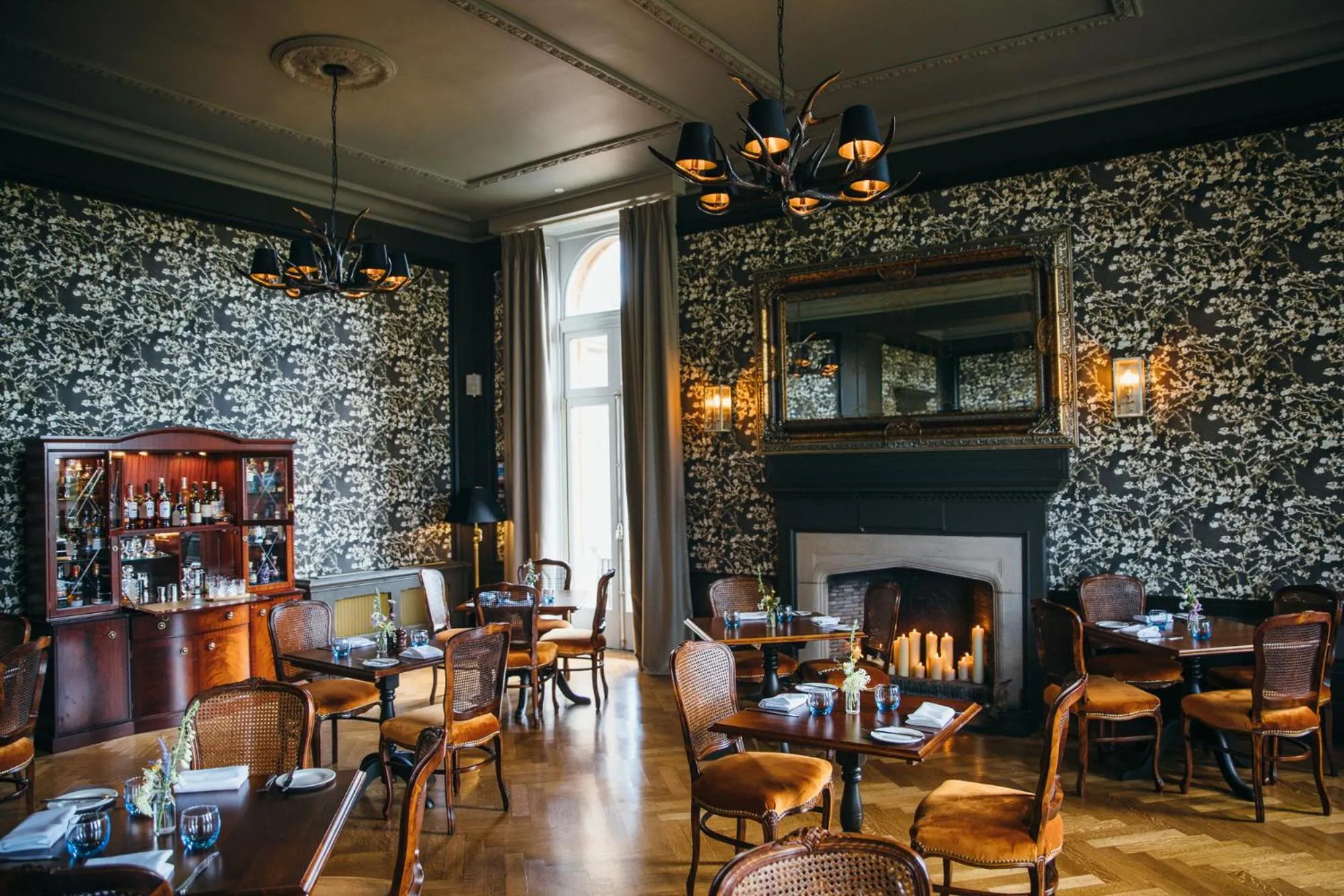 Restaurant/places to eat in Cornhill Castle