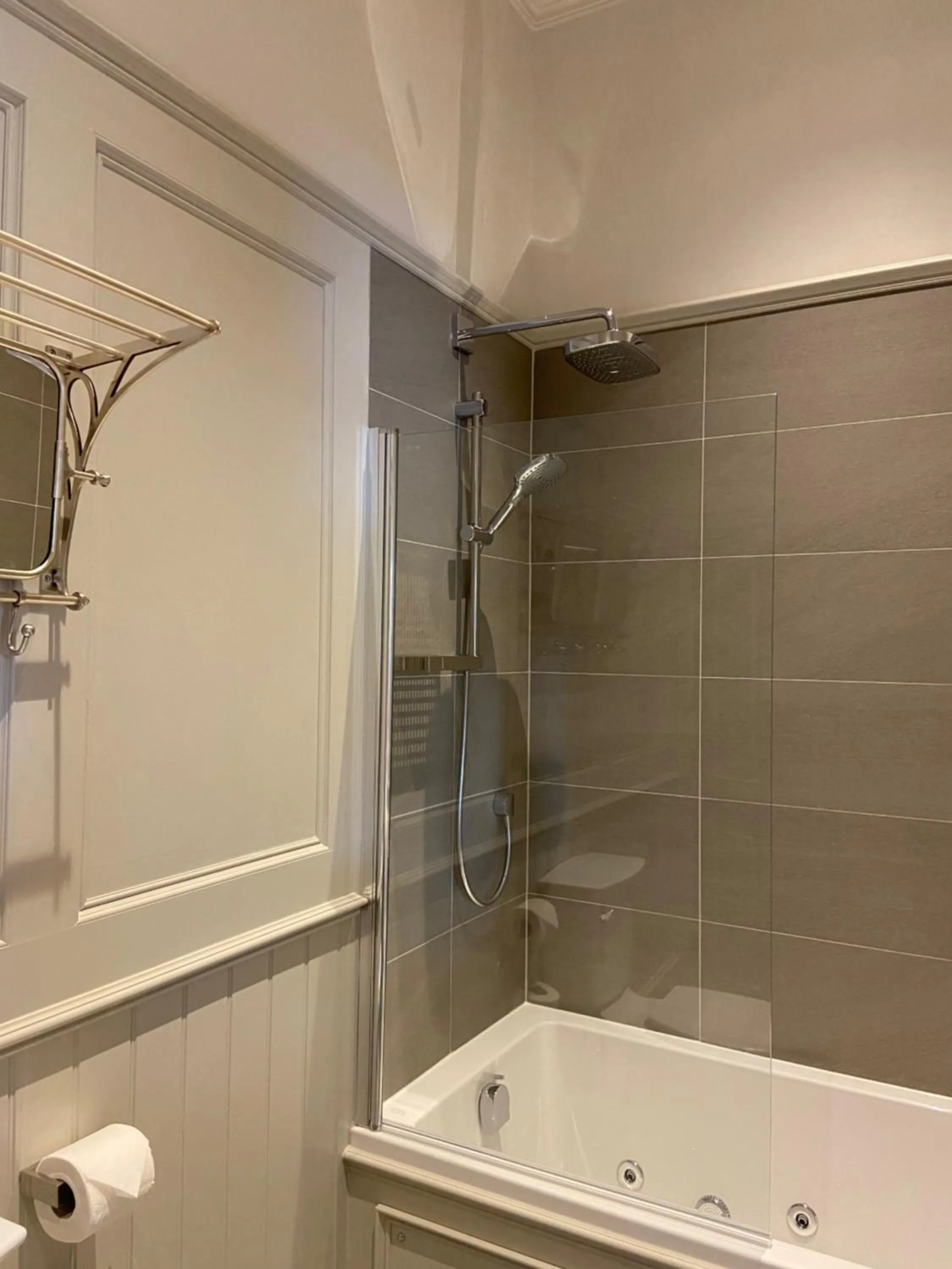 Bathroom in Cornhill Castle