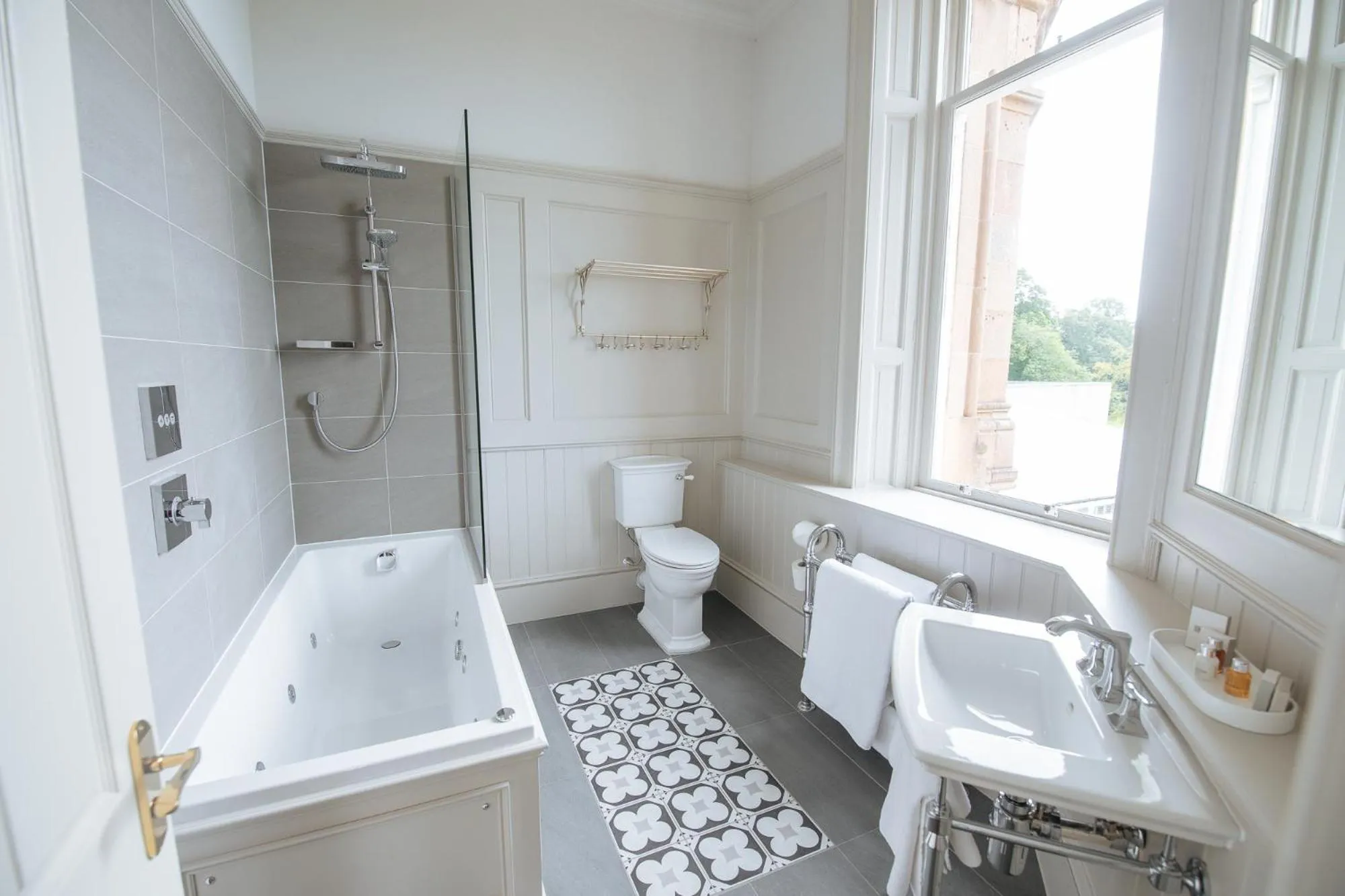 Bathroom in Cornhill Castle