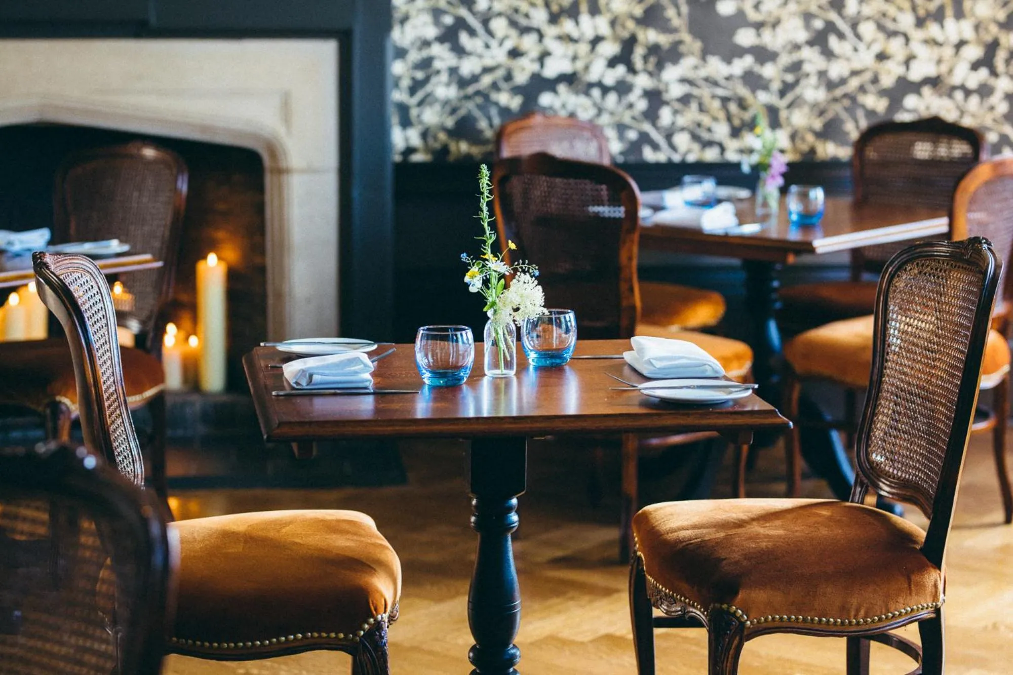 Restaurant/places to eat in Cornhill Castle