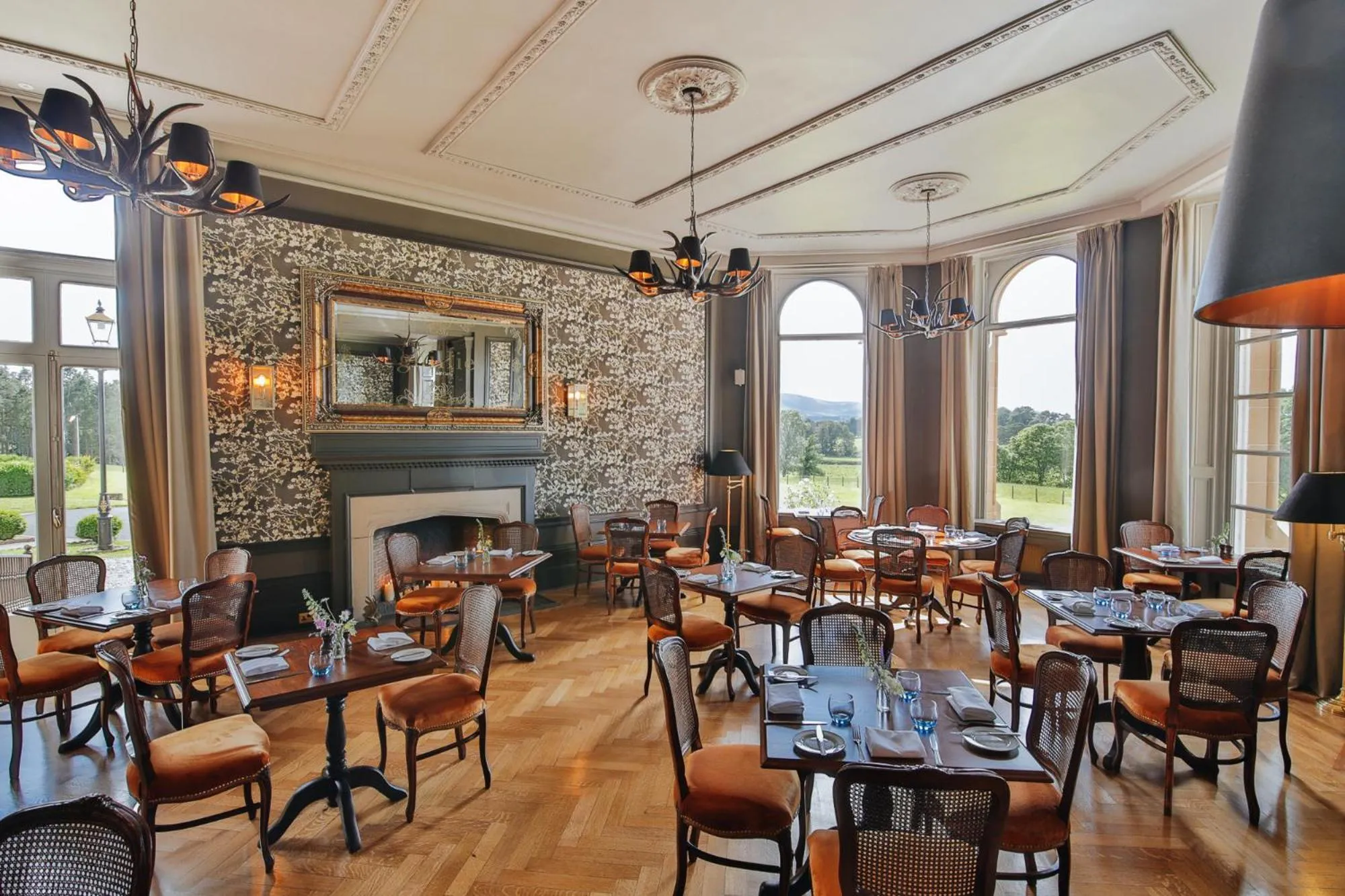 Restaurant/places to eat in Cornhill Castle