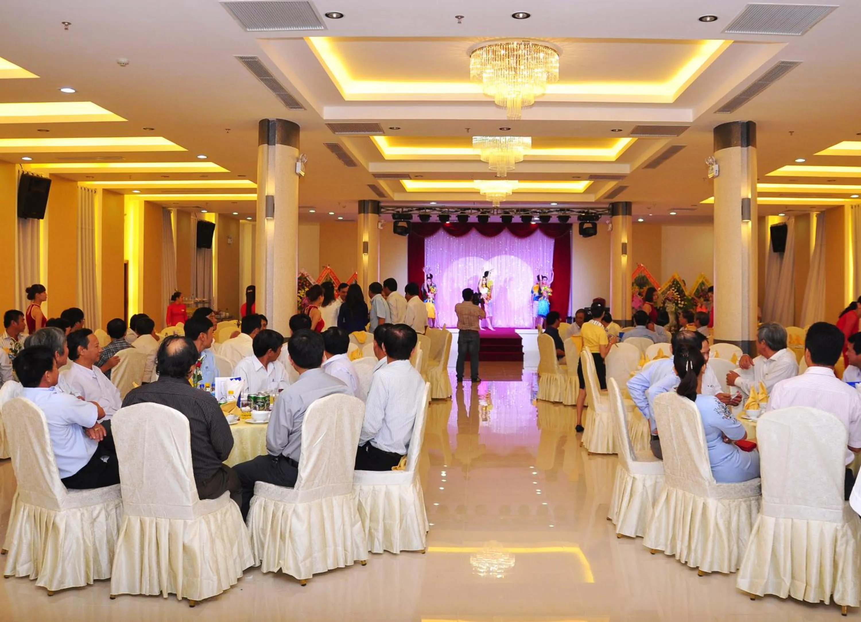 Restaurant/places to eat in Cam Thanh Hotel