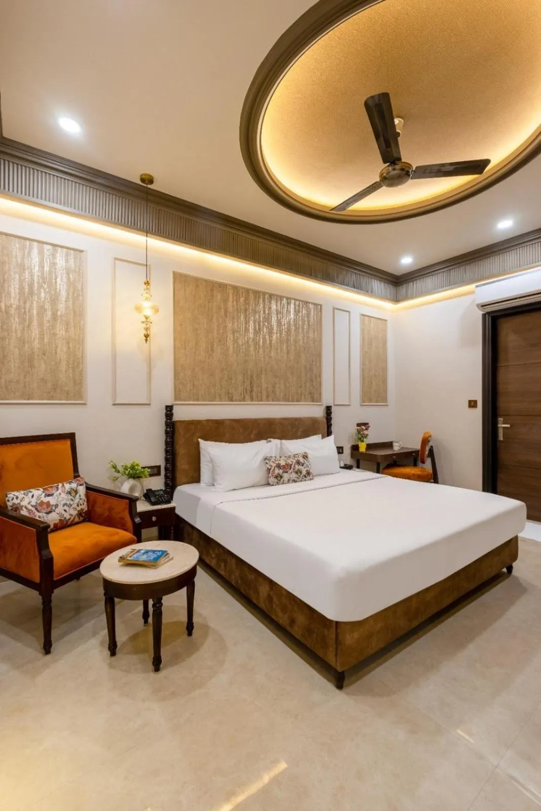 Bed in Saltstayz Autograph - Connaught Place