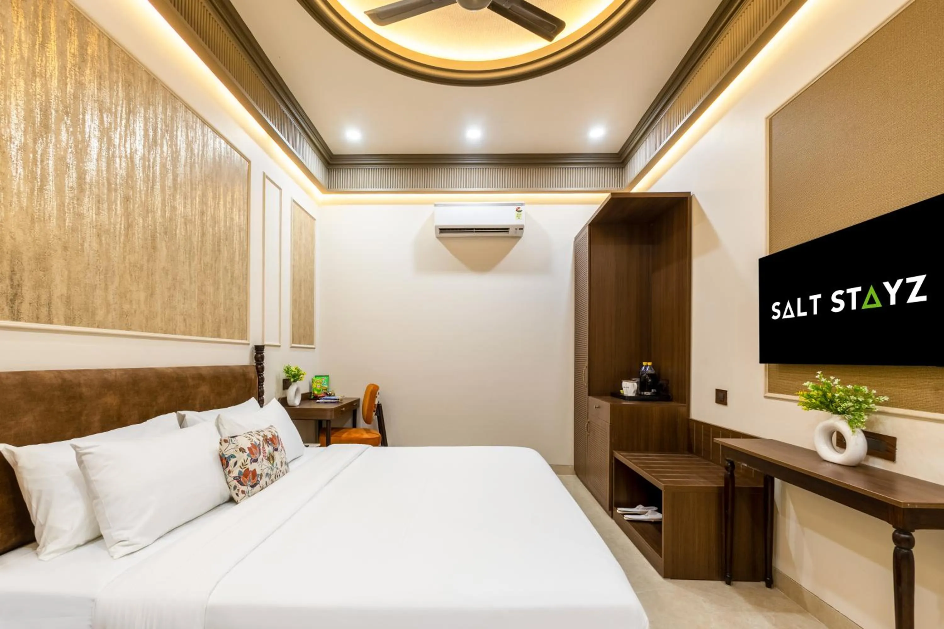 Bed in Saltstayz Autograph - Connaught Place