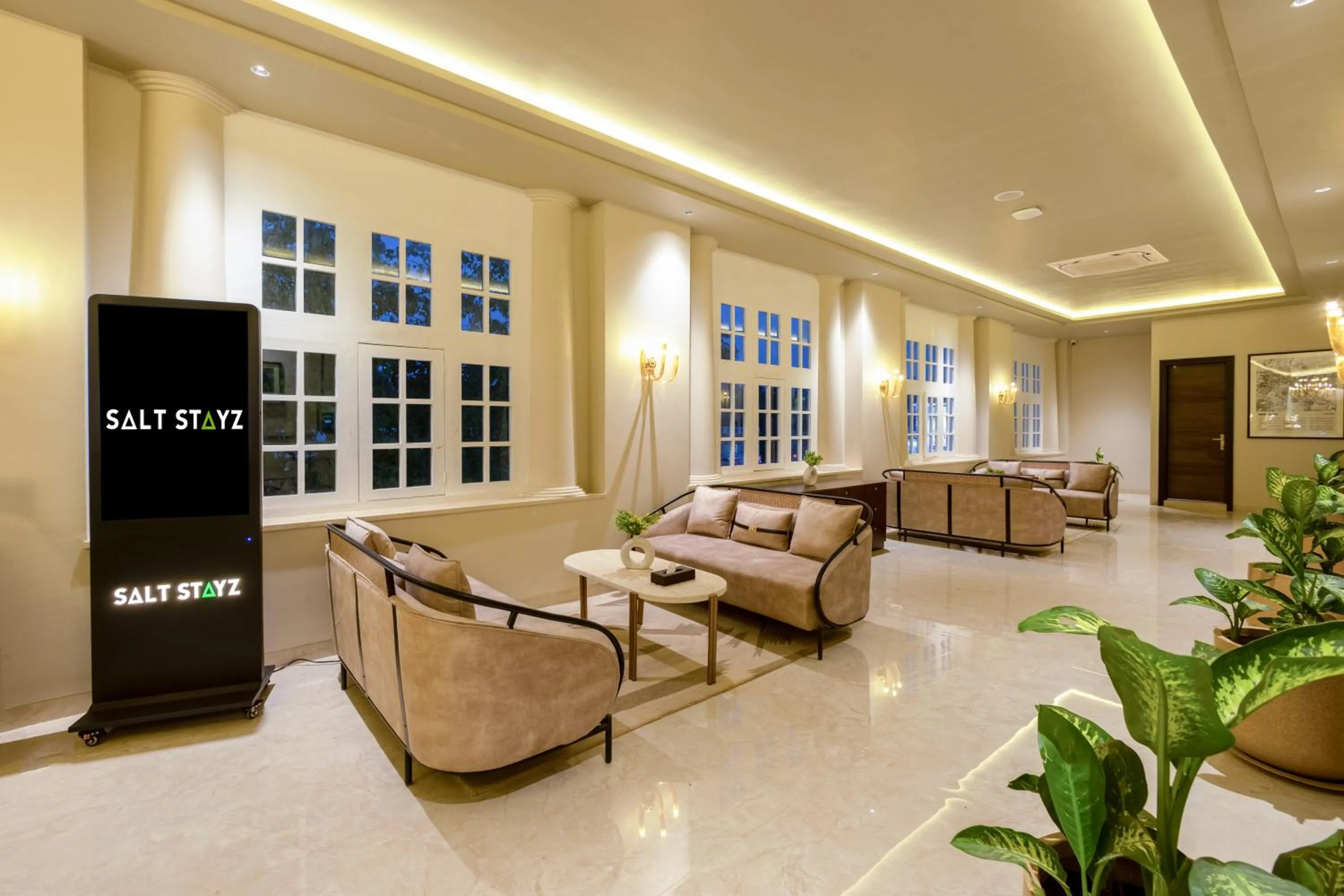 Communal lounge/ TV room in Saltstayz Autograph - Connaught Place