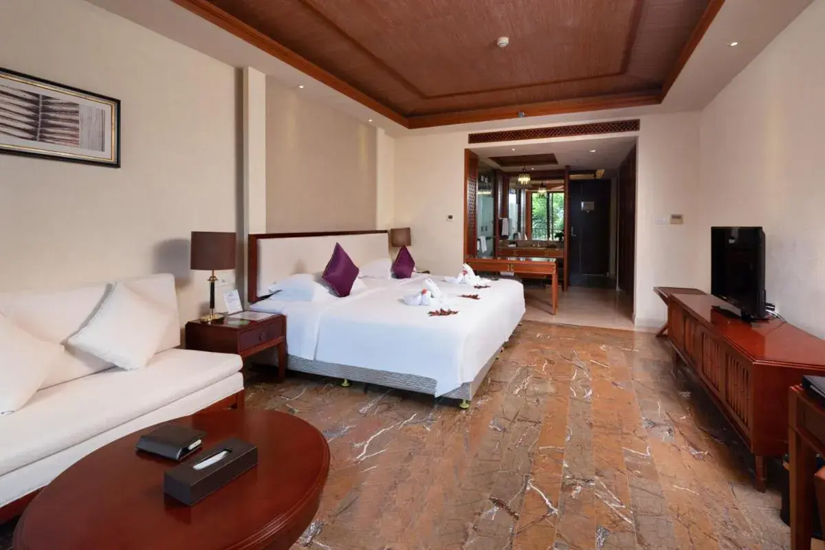 Deluxe Double Room with Balcony in Stony Brook Villa Jianguo Resort Sanya Deluxe Double Room with Balcony in Stony Brook Villa Jianguo Resort Sanya