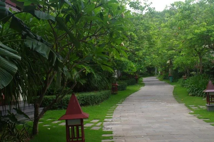 Garden in Stony Brook Villa Jianguo Resort Sanya