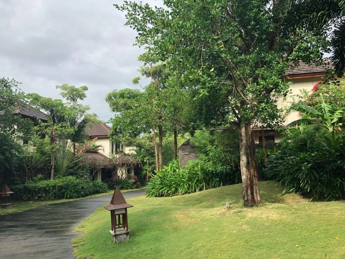 Garden in Stony Brook Villa Jianguo Resort Sanya