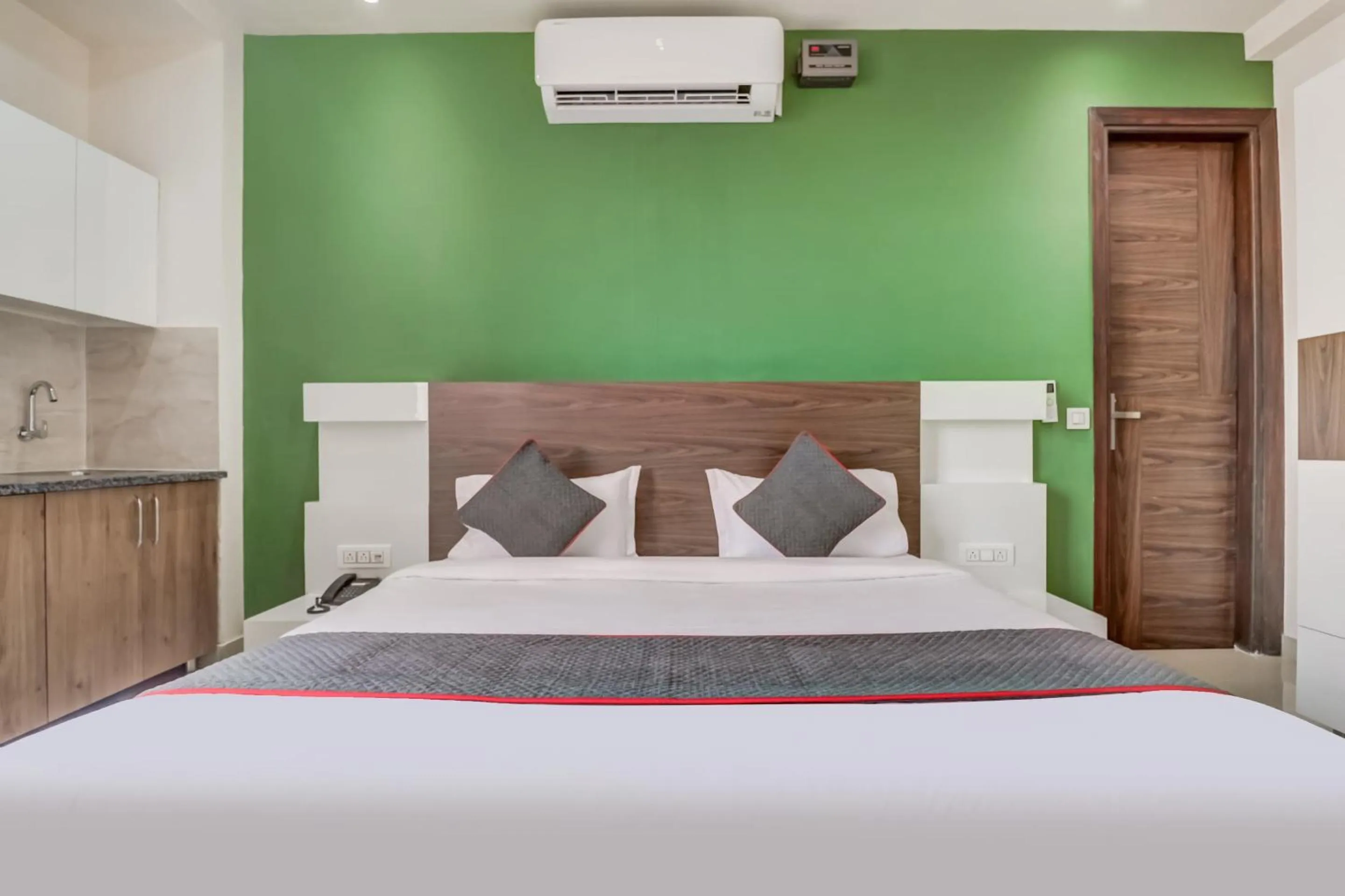 Bedroom, Bed in Hotel O Metro suites