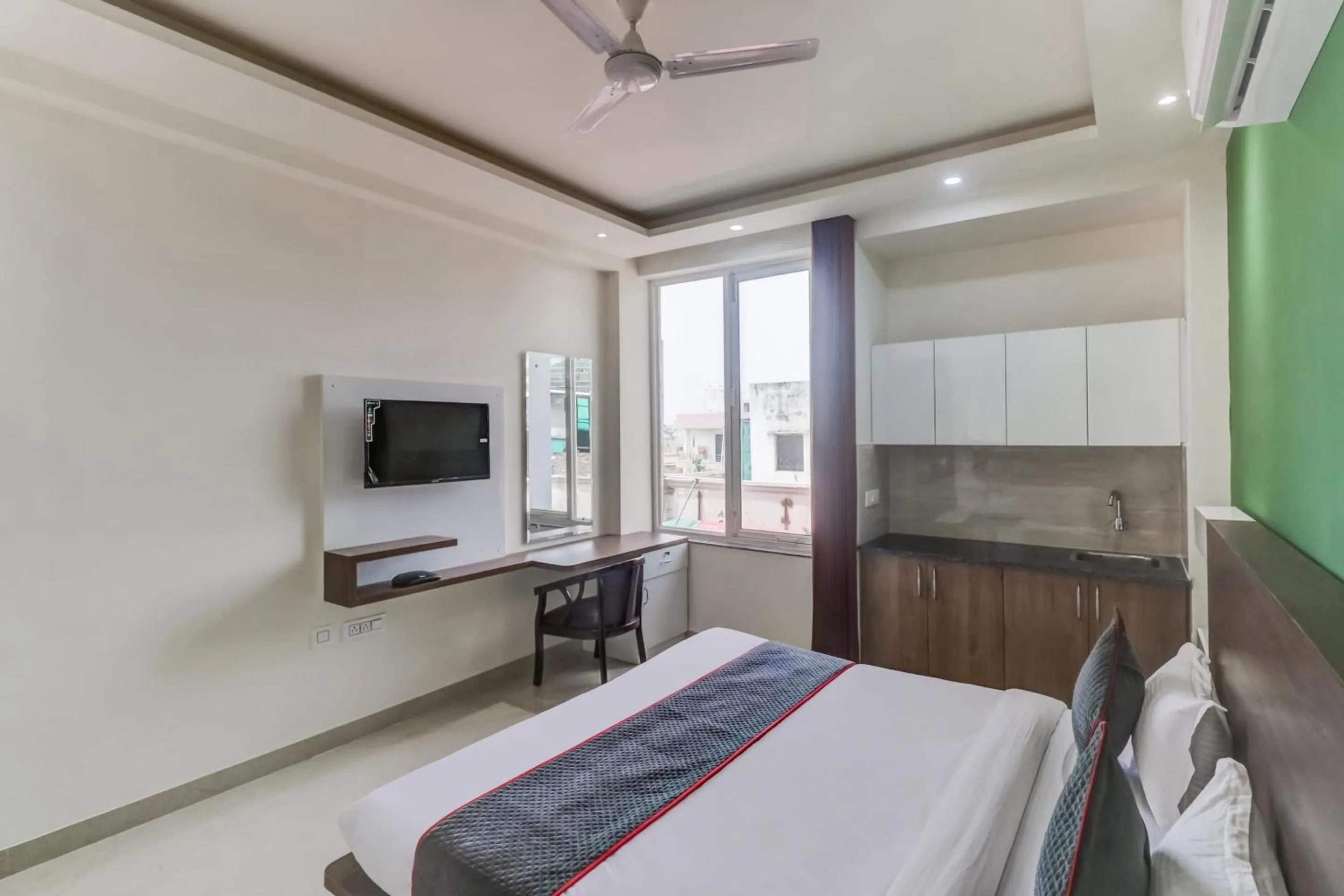 Lobby or reception, Bed in Hotel O Metro suites