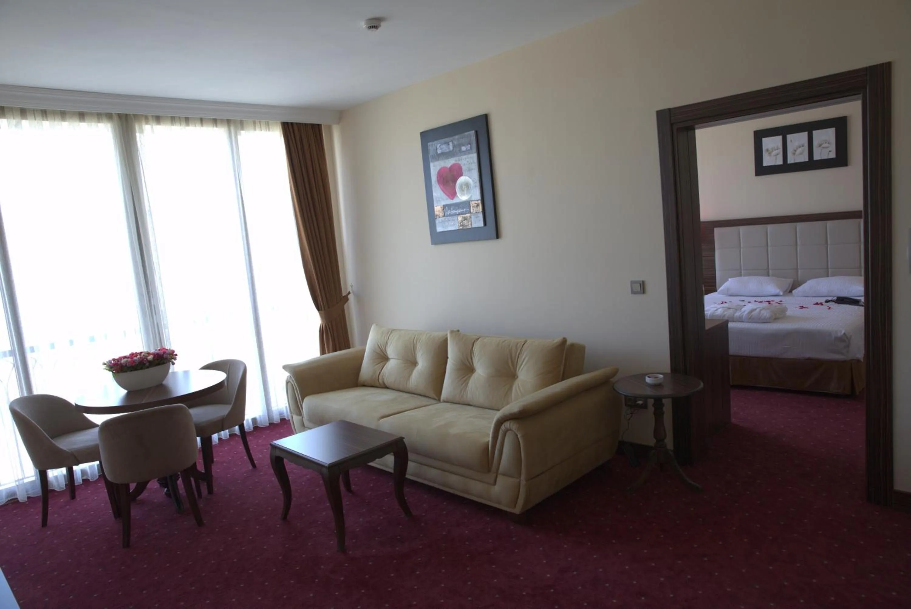 Living room, Bed in Safa Sorgun Thermal Hotel