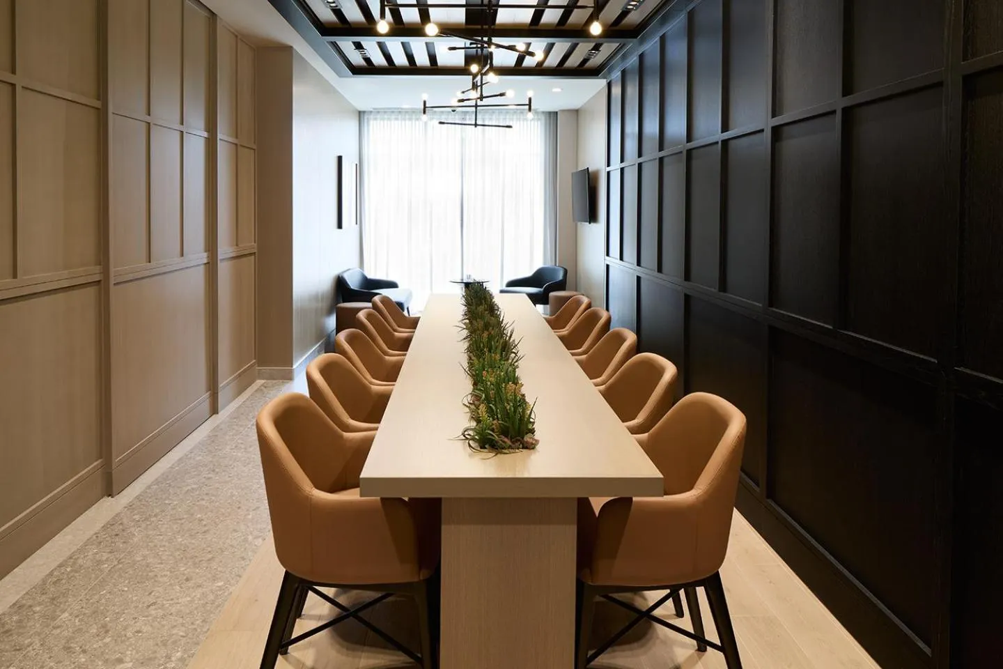 Restaurant/places to eat in Hyatt Place Montreal Airport