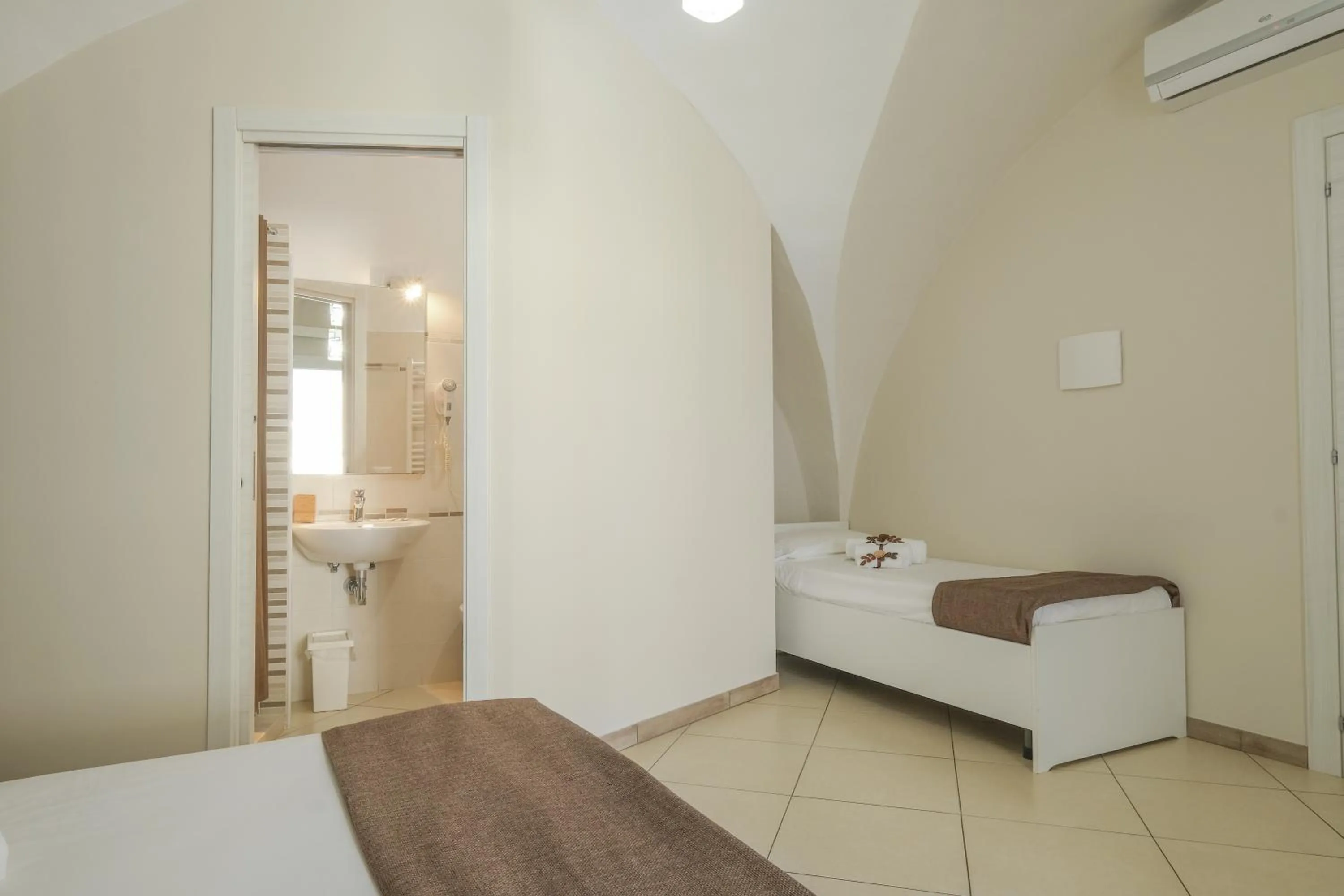 Bathroom, Bed in Le Suite del Dormiglione