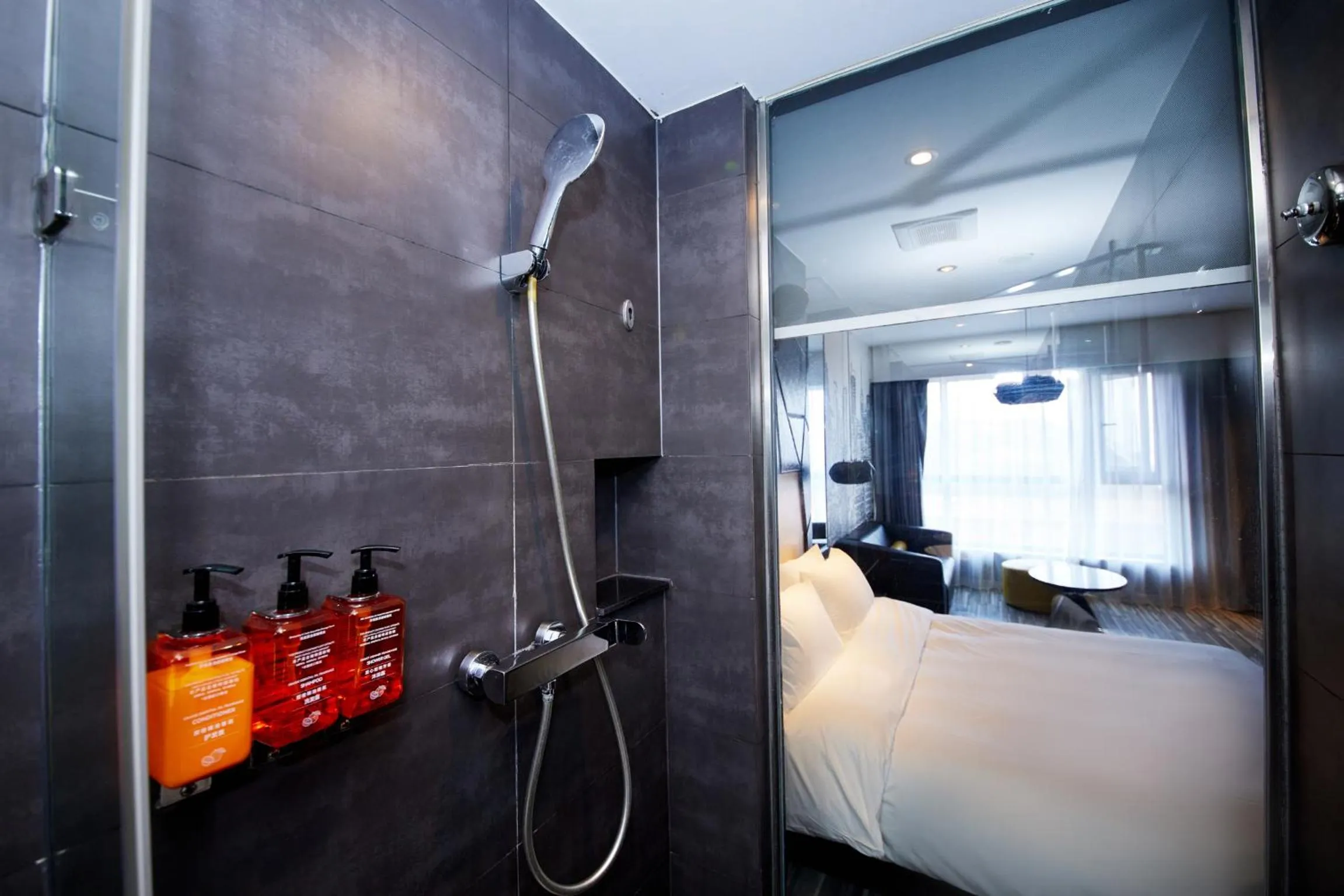 Shower in Orange Hotel Shanghai Hongkou Football Stadium Branch