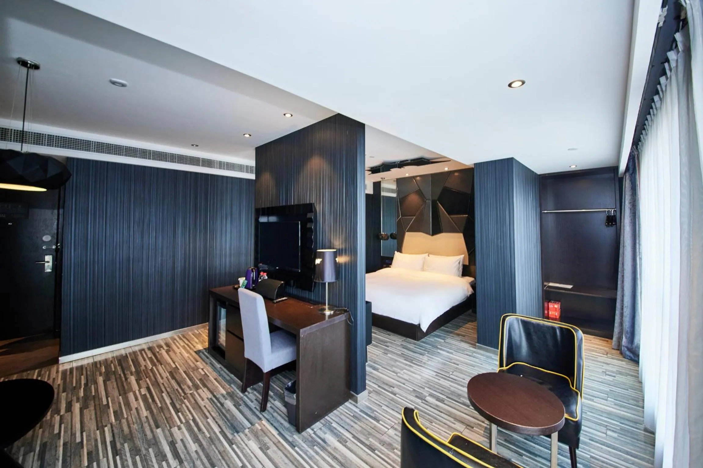 Photo of the whole room, Bed in Orange Hotel Shanghai Hongkou Football Stadium Branch