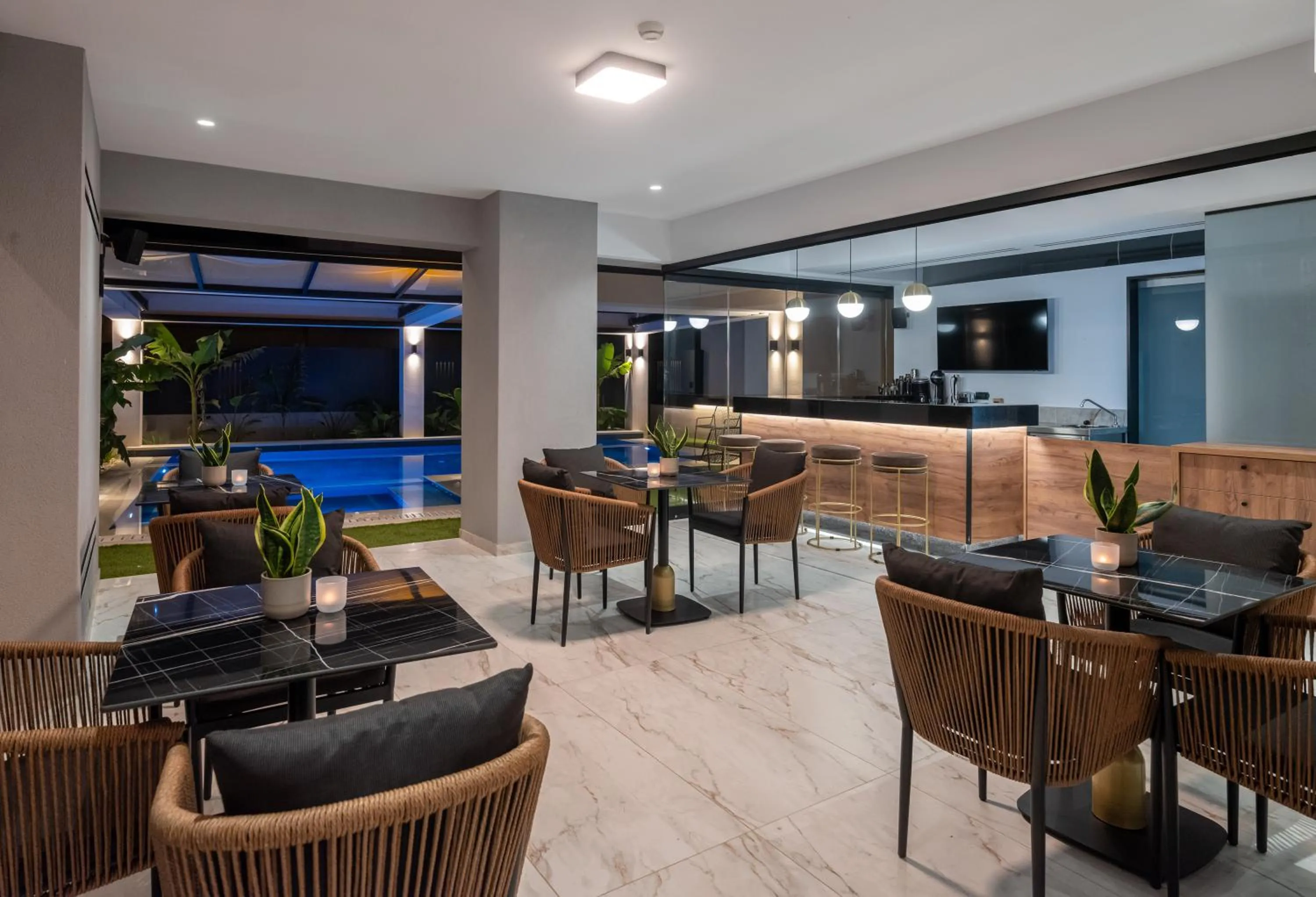 Restaurant/places to eat in Captain Napoleon Paterakis CNP Luxurious Suites