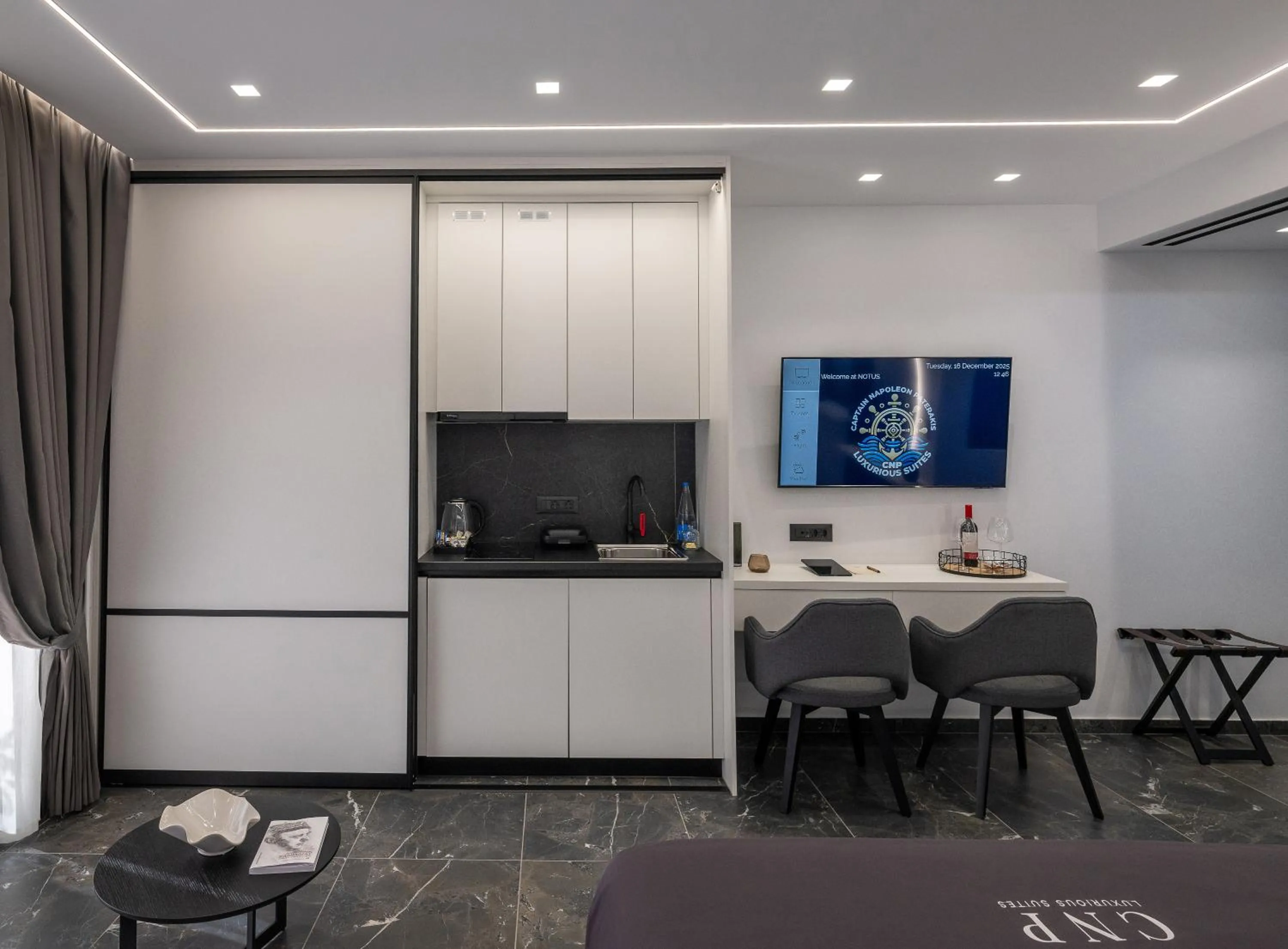 TV and multimedia in Captain Napoleon Paterakis CNP Luxurious Suites