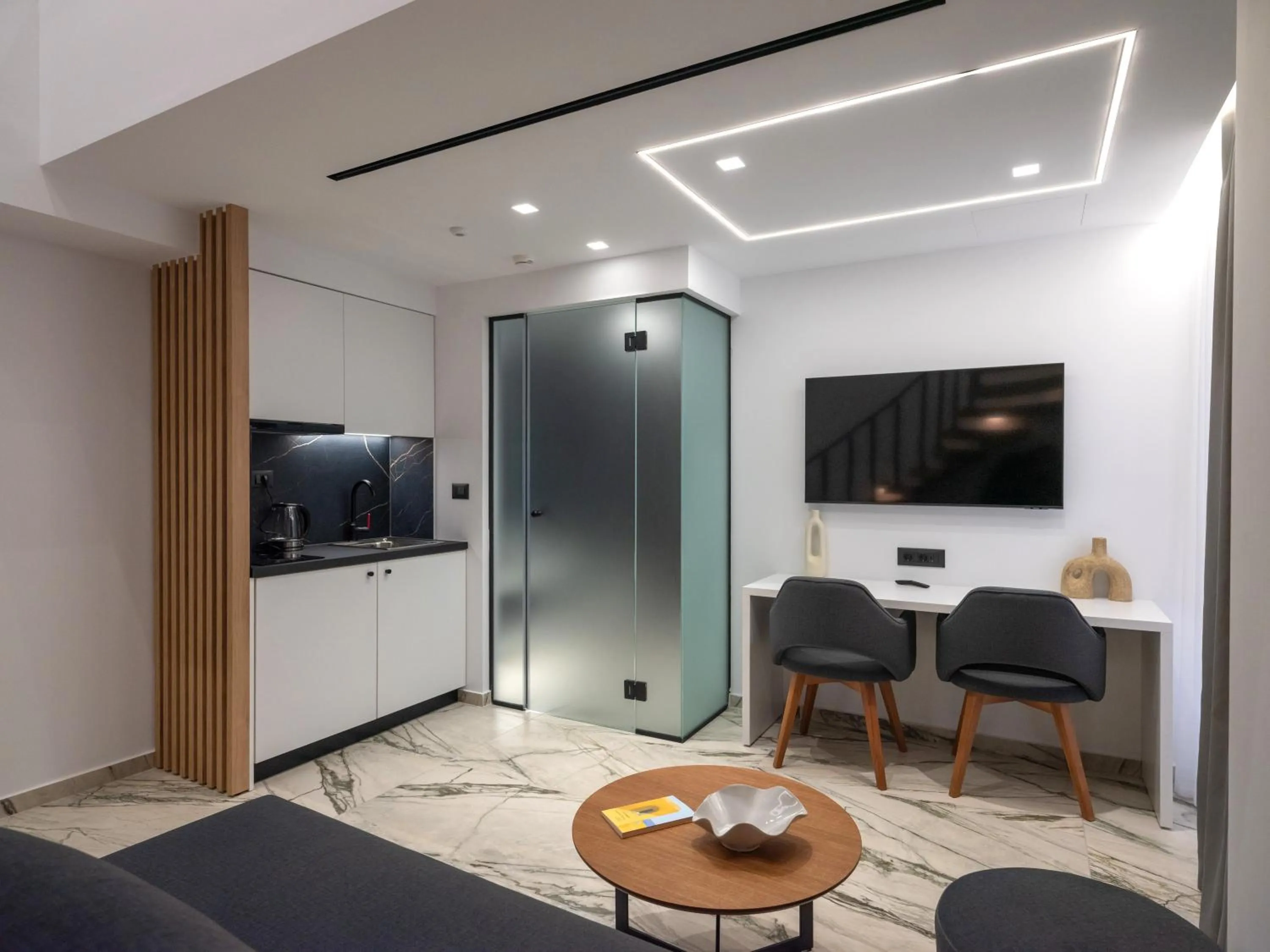 TV and multimedia in Captain Napoleon Paterakis CNP Luxurious Suites