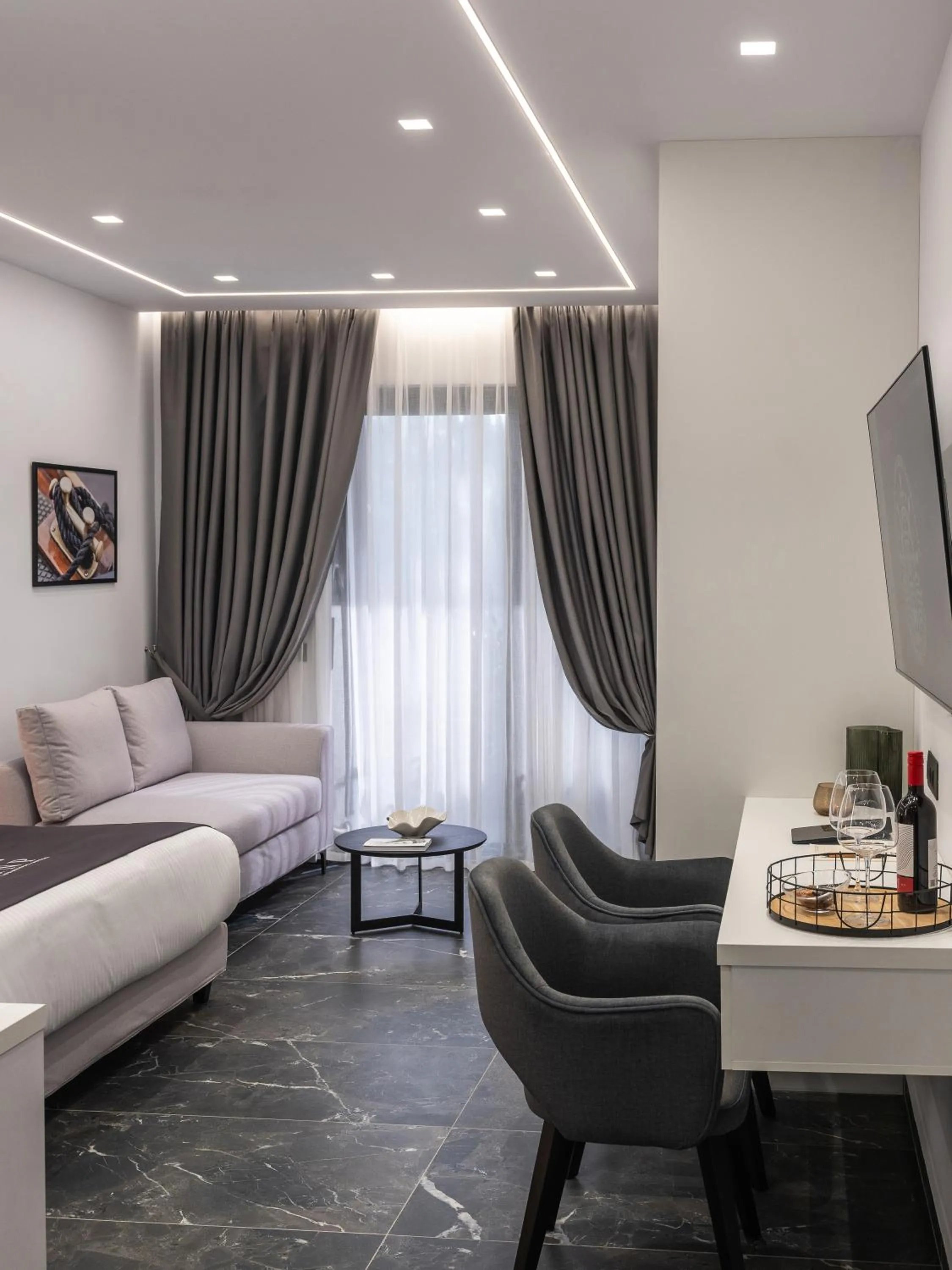 TV and multimedia in Captain Napoleon Paterakis CNP Luxurious Suites