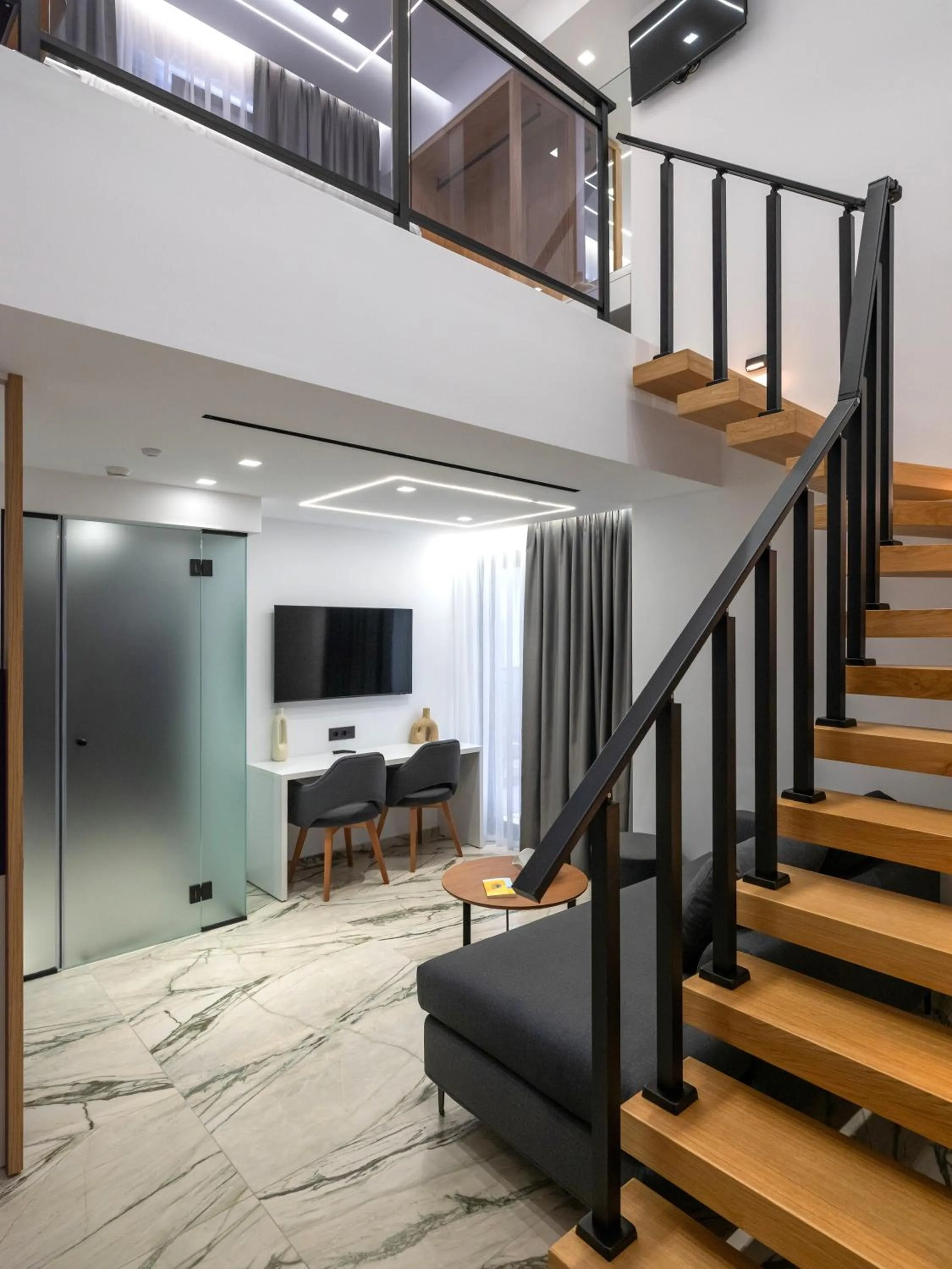 TV and multimedia in Captain Napoleon Paterakis CNP Luxurious Suites