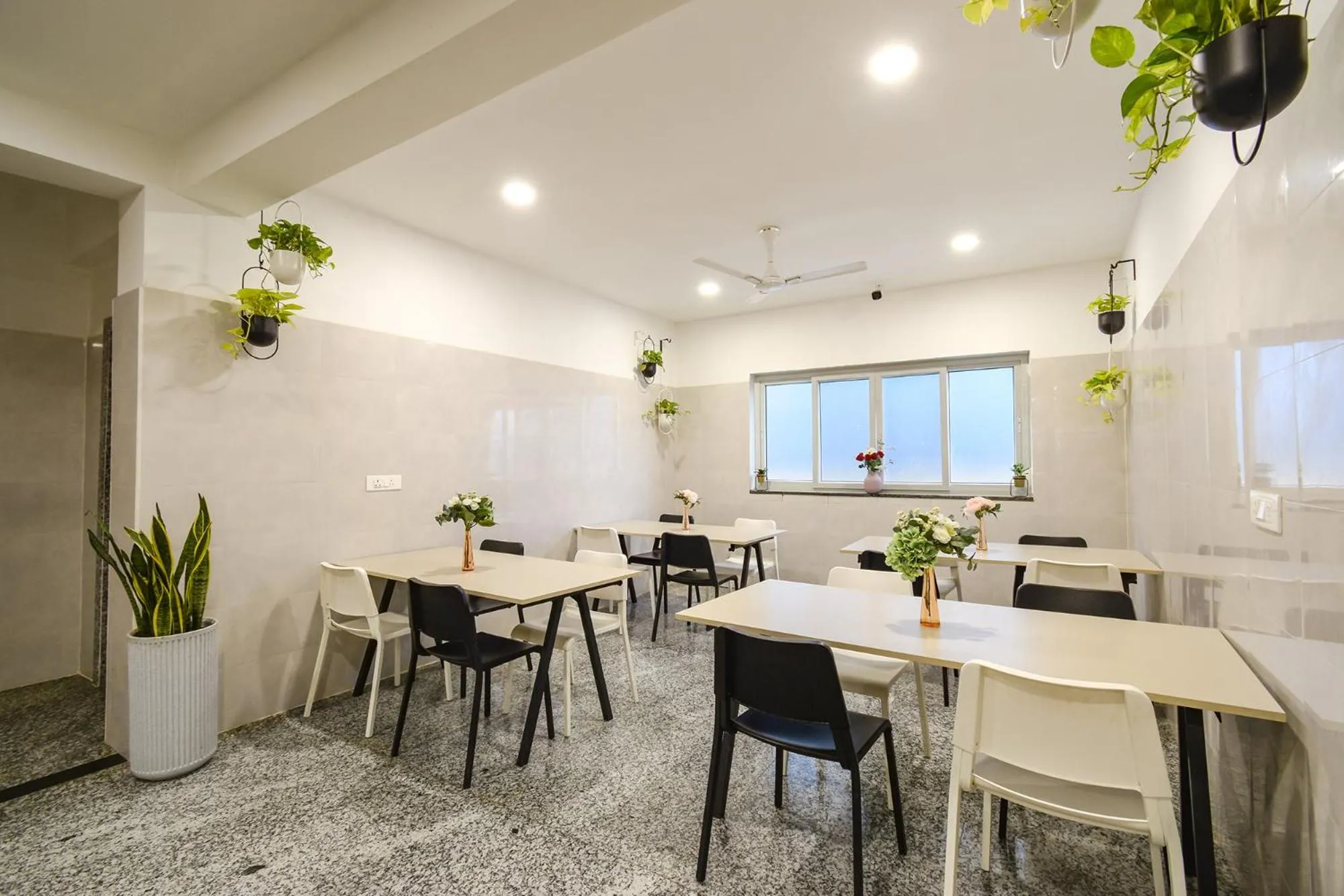 Restaurant/places to eat in FabHotel Prime Cozy - Nr Yashoda Hospital, Hitech City