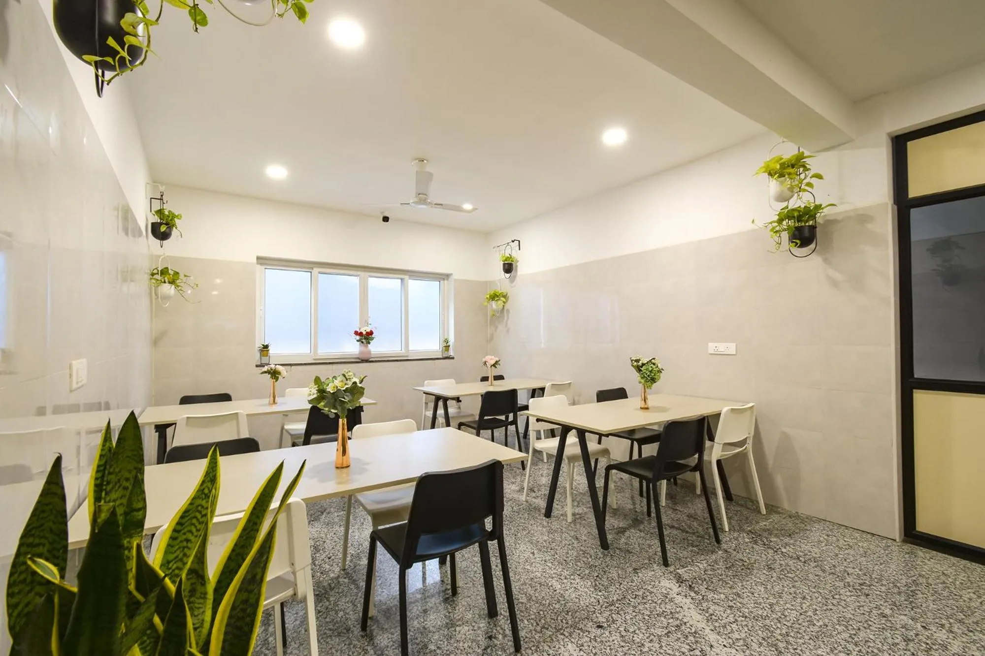 Restaurant/places to eat in FabHotel Prime Cozy - Nr Yashoda Hospital, Hitech City