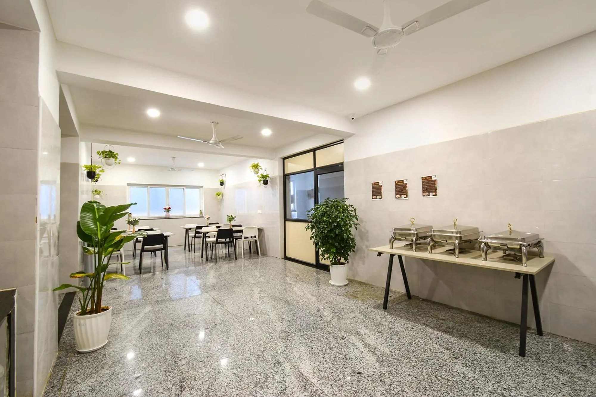 Restaurant/places to eat in FabHotel Prime Cozy - Nr Yashoda Hospital, Hitech City