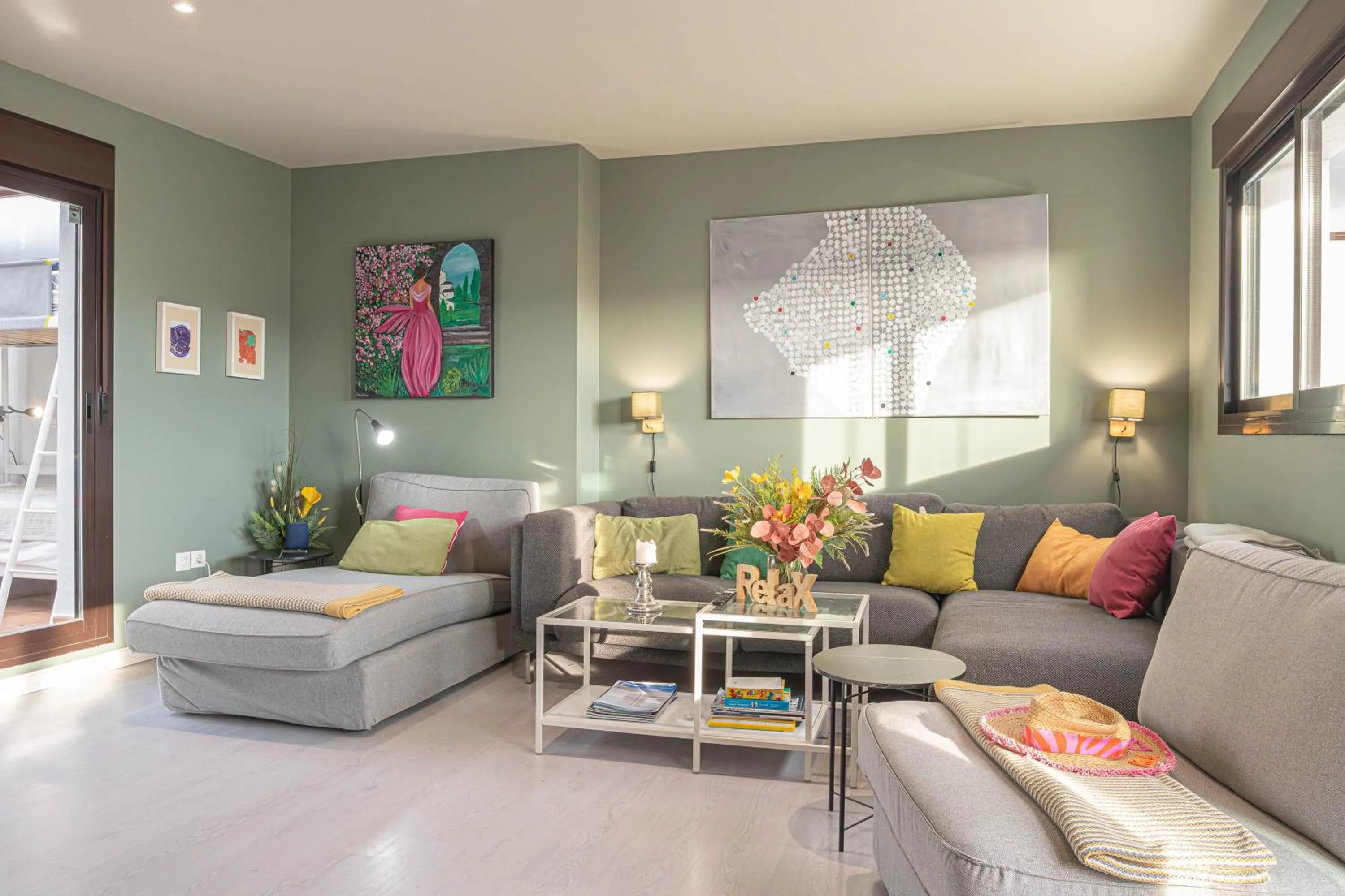 Living room in Luxury Cala Blanca Walking To Beach - Happy Rentals