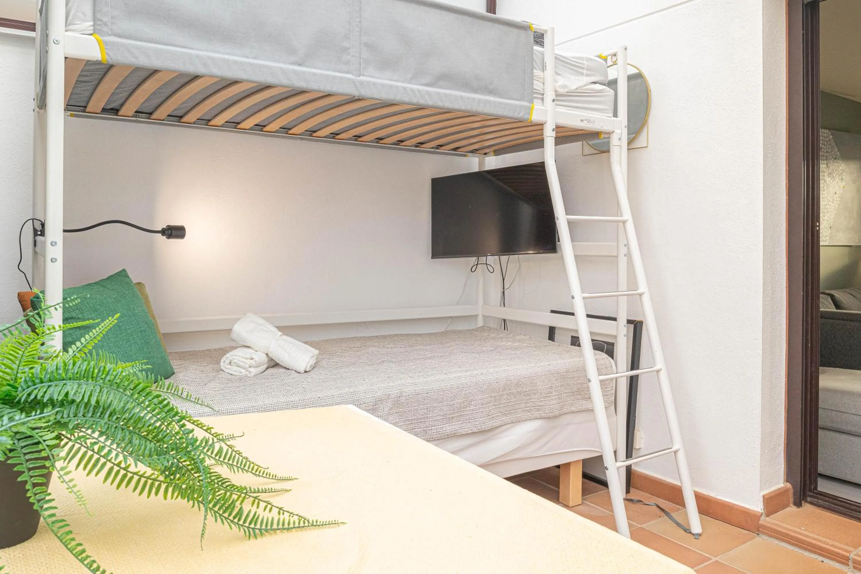 Bed in Luxury Cala Blanca Walking To Beach - Happy Rentals