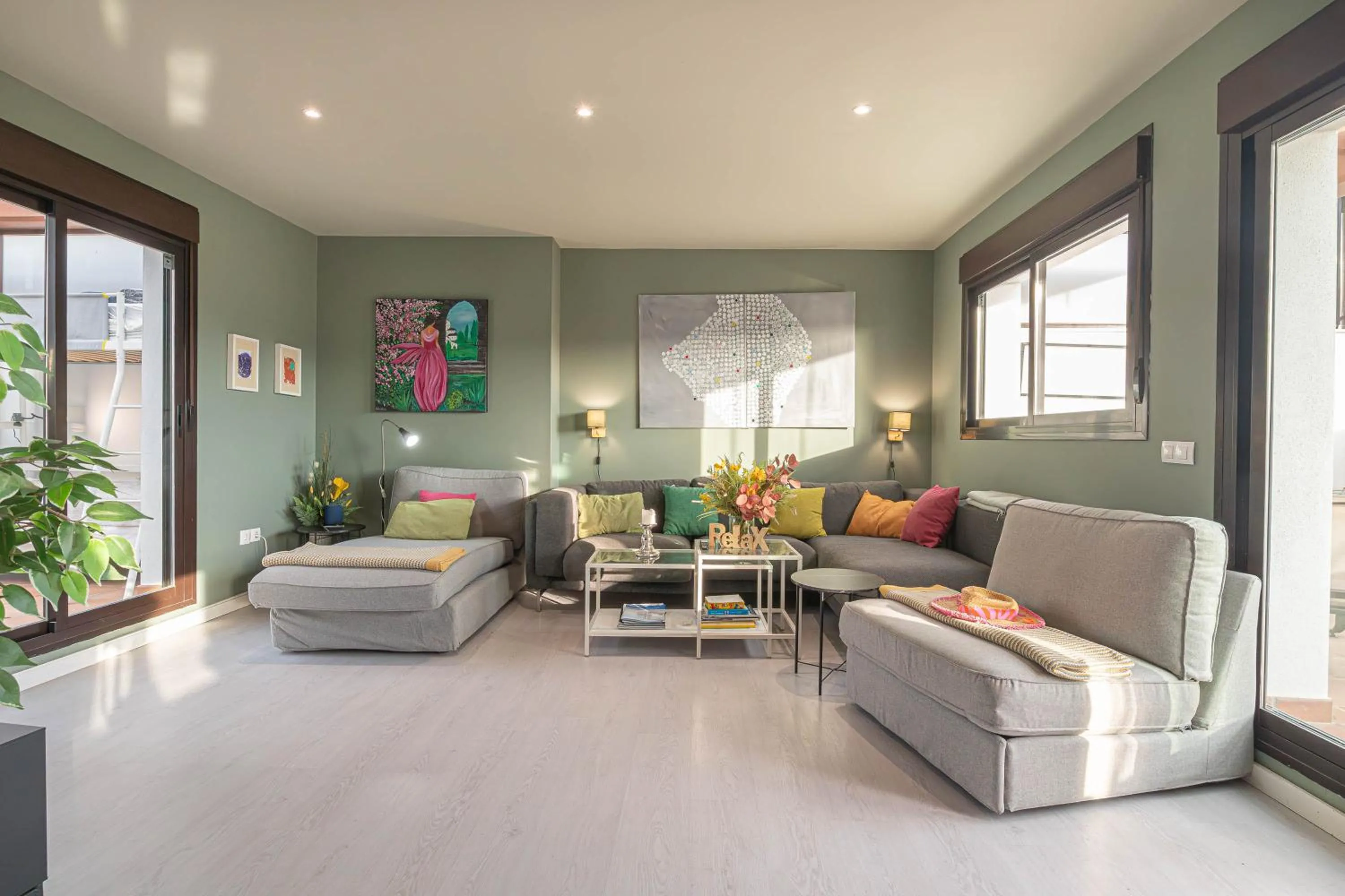 Living room in Luxury Cala Blanca Walking To Beach - Happy Rentals