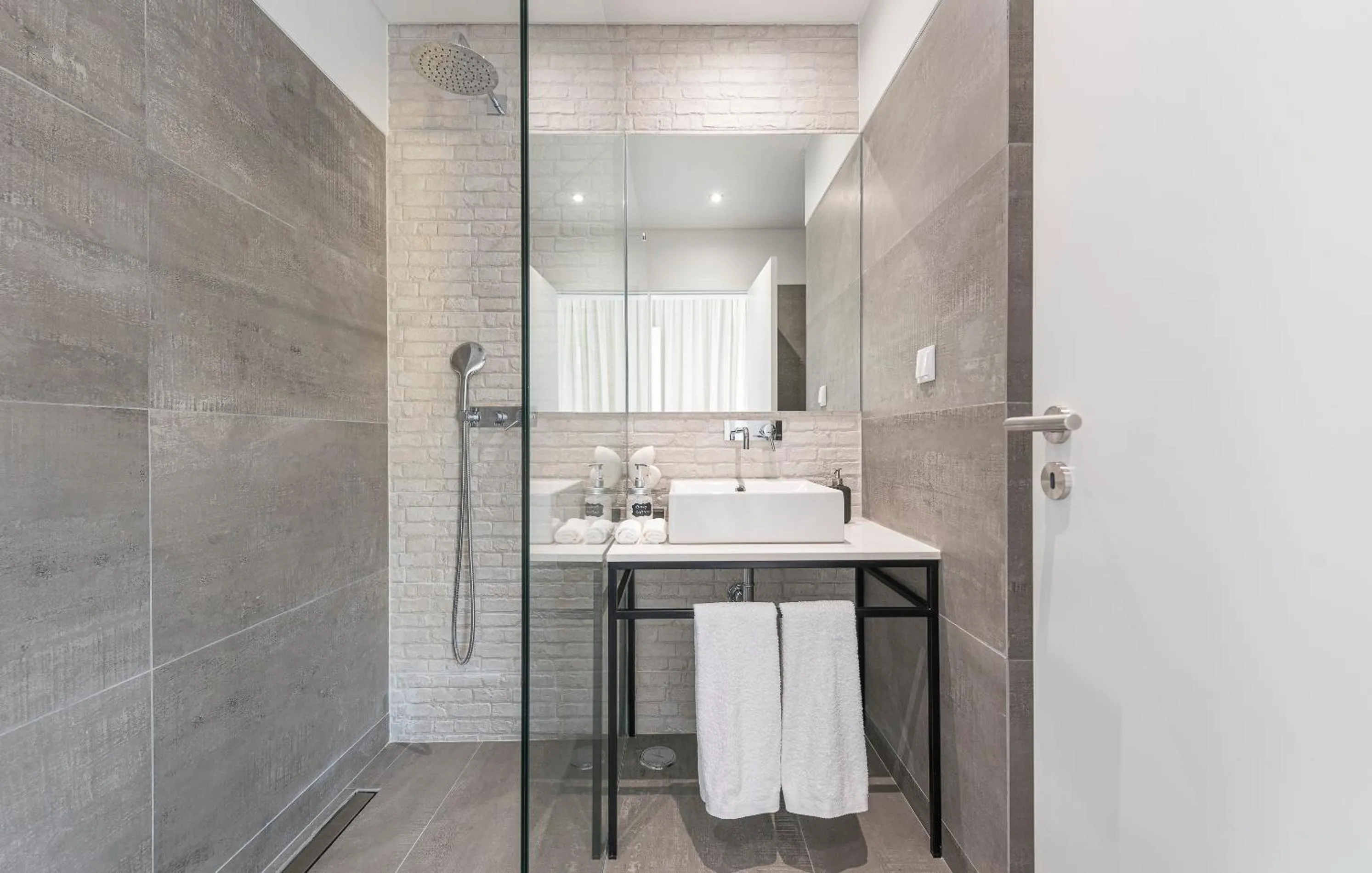 Bathroom in Estoril Village Guest House