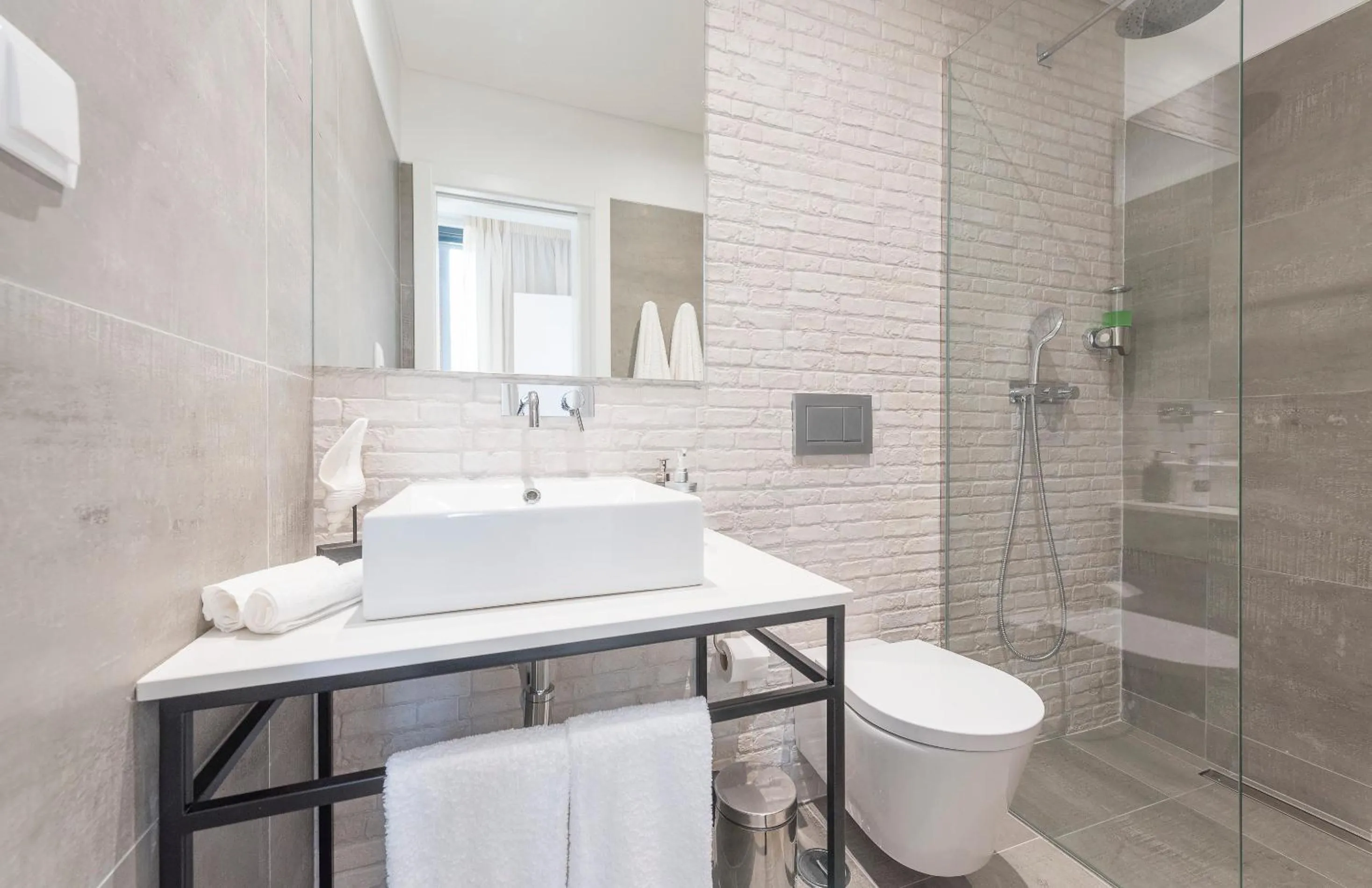 Bathroom in Estoril Village Guest House