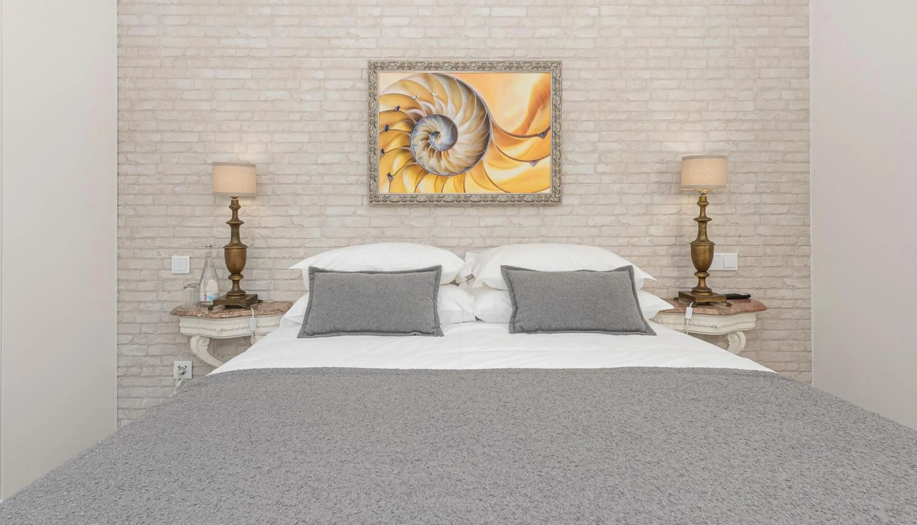 Bed in Estoril Village Guest House