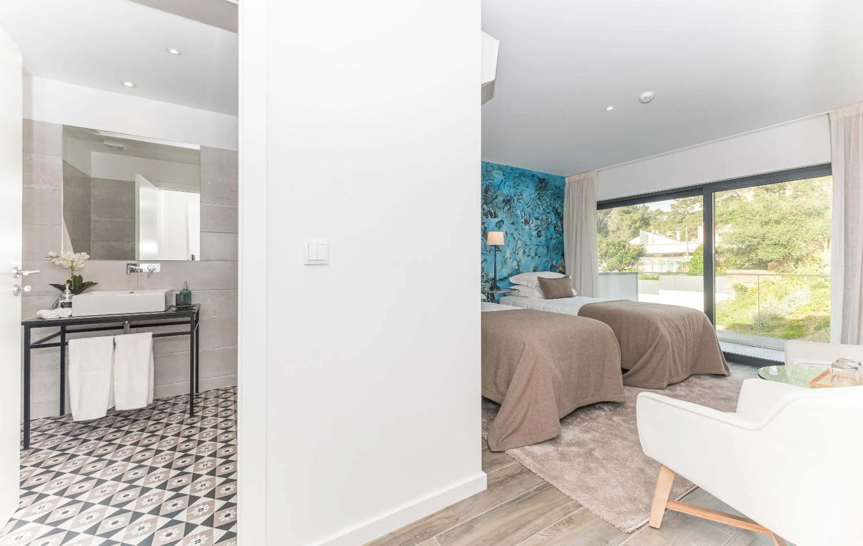 Photo of the whole room, Bed in Estoril Village Guest House