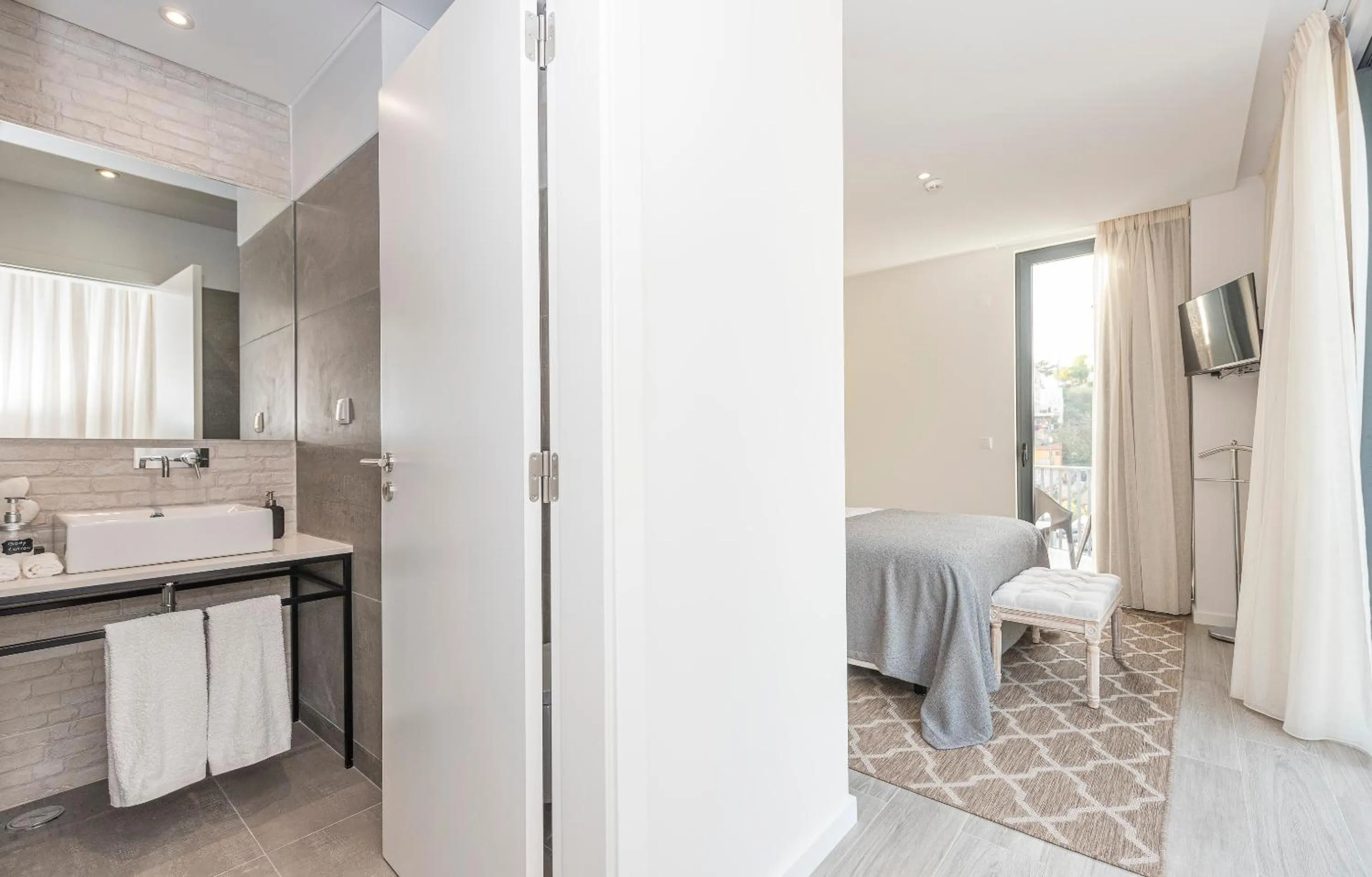 Bedroom in Estoril Village Guest House