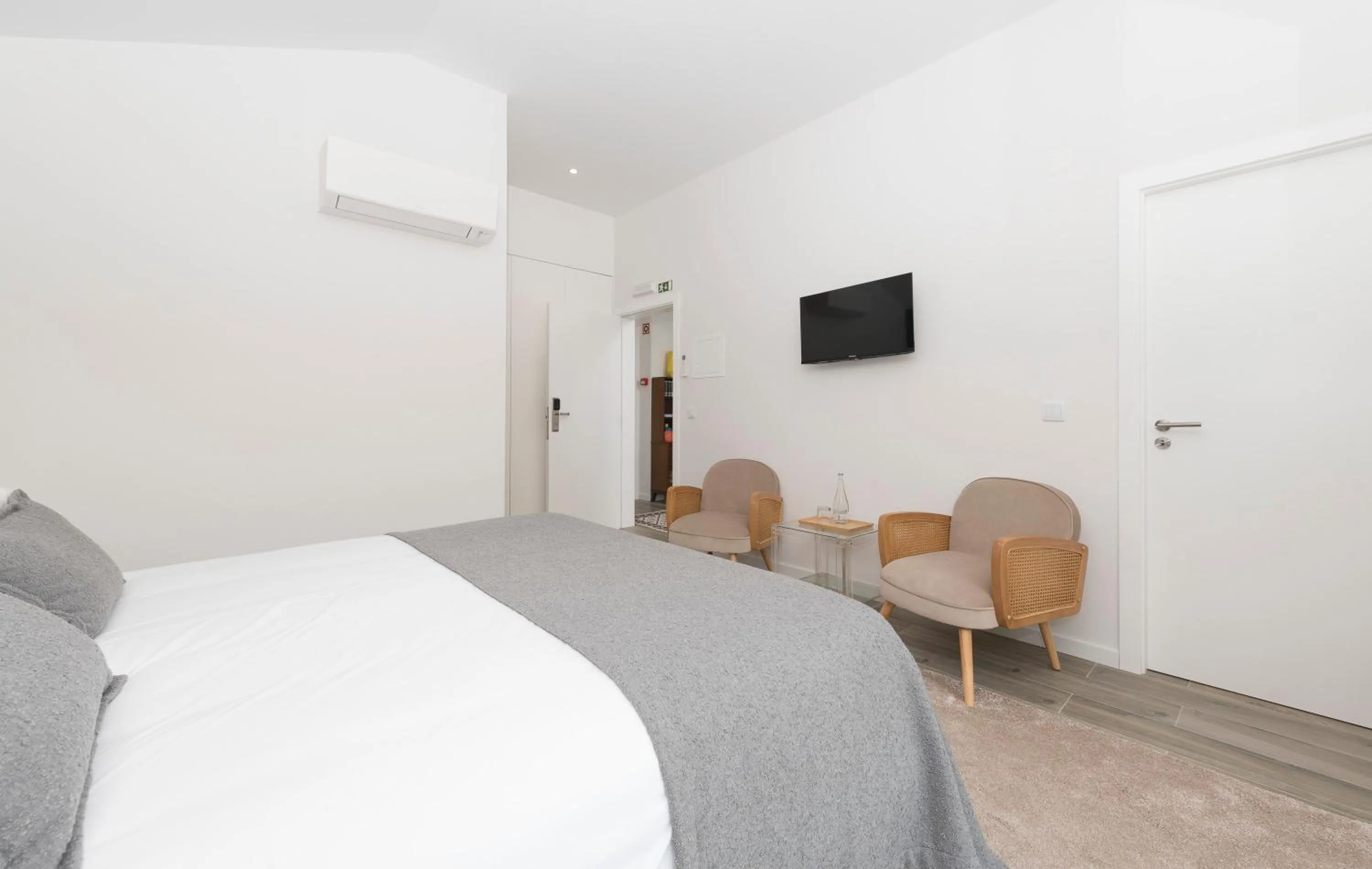 Photo of the whole room, Bed in Estoril Village Guest House