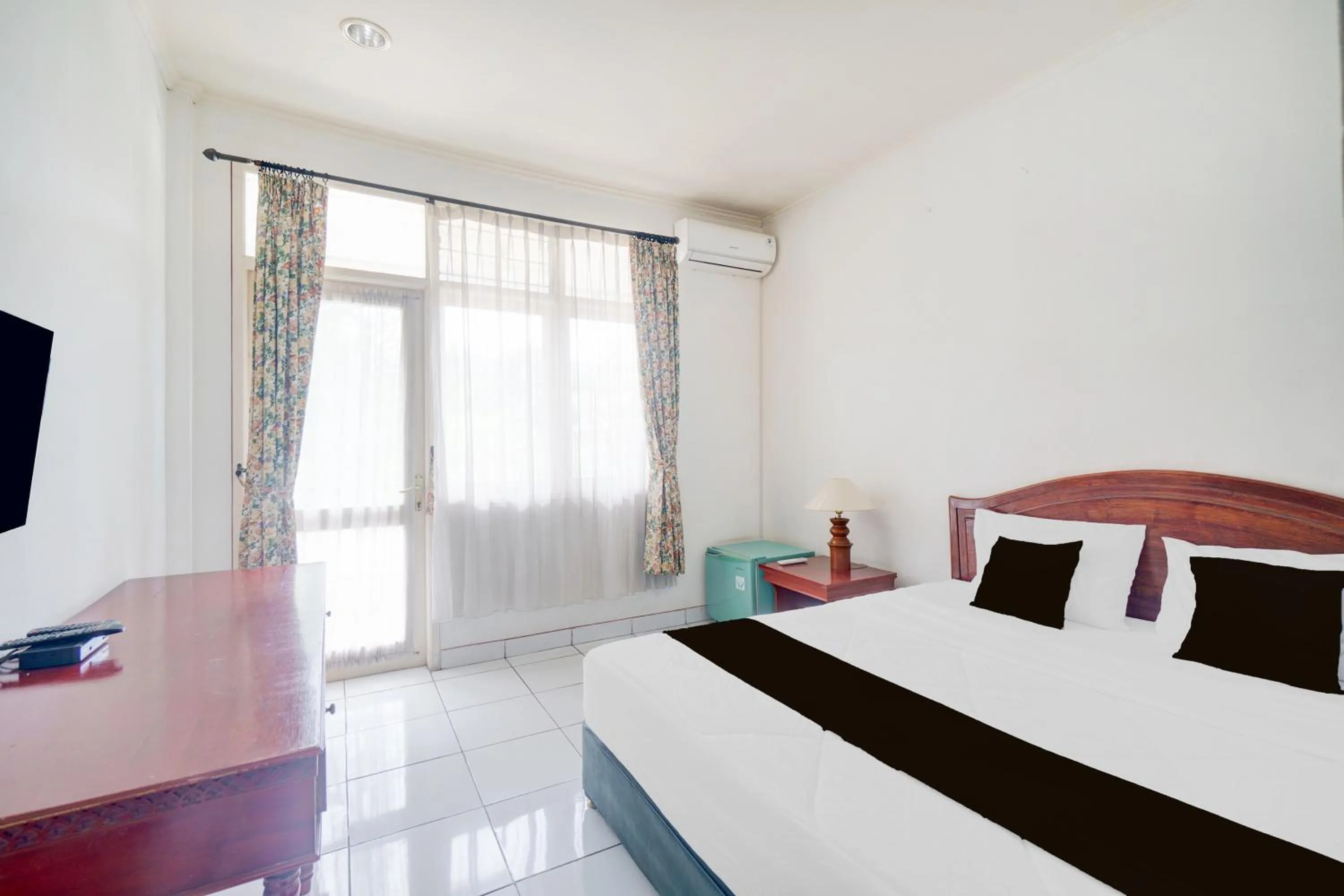 Photo of the whole room, Bed in Hotel O Bogor near Taman Safari formerly Hotel Rudian 1