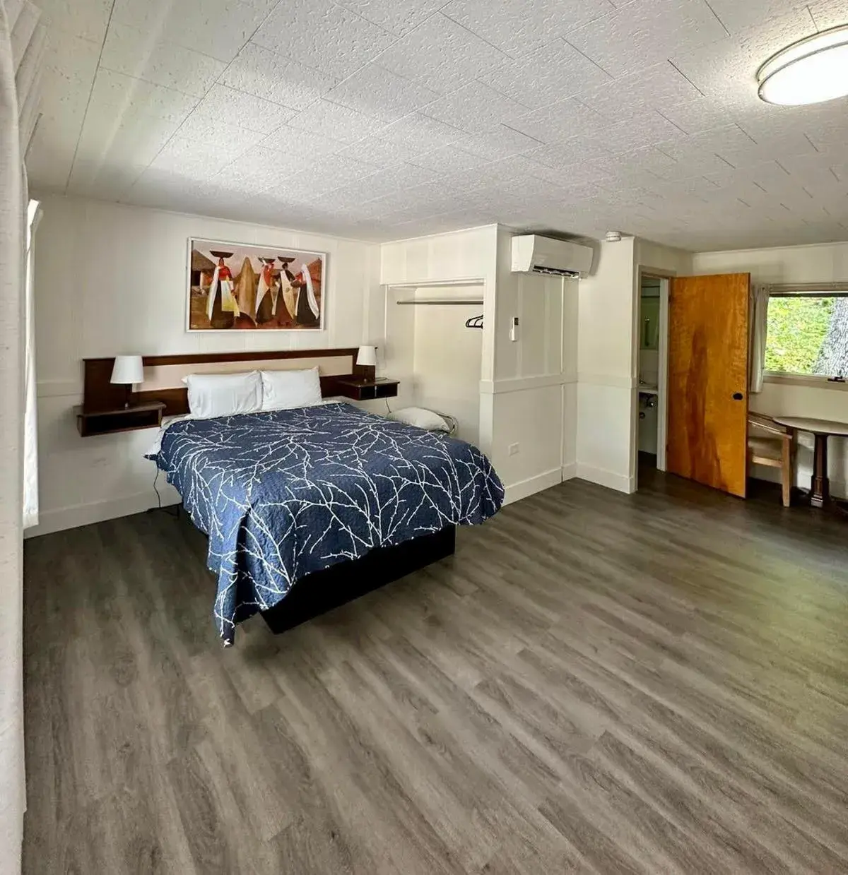 Deluxe Queen Room in Mount Coolidge Motel Deluxe Queen Room in Mount Coolidge Motel